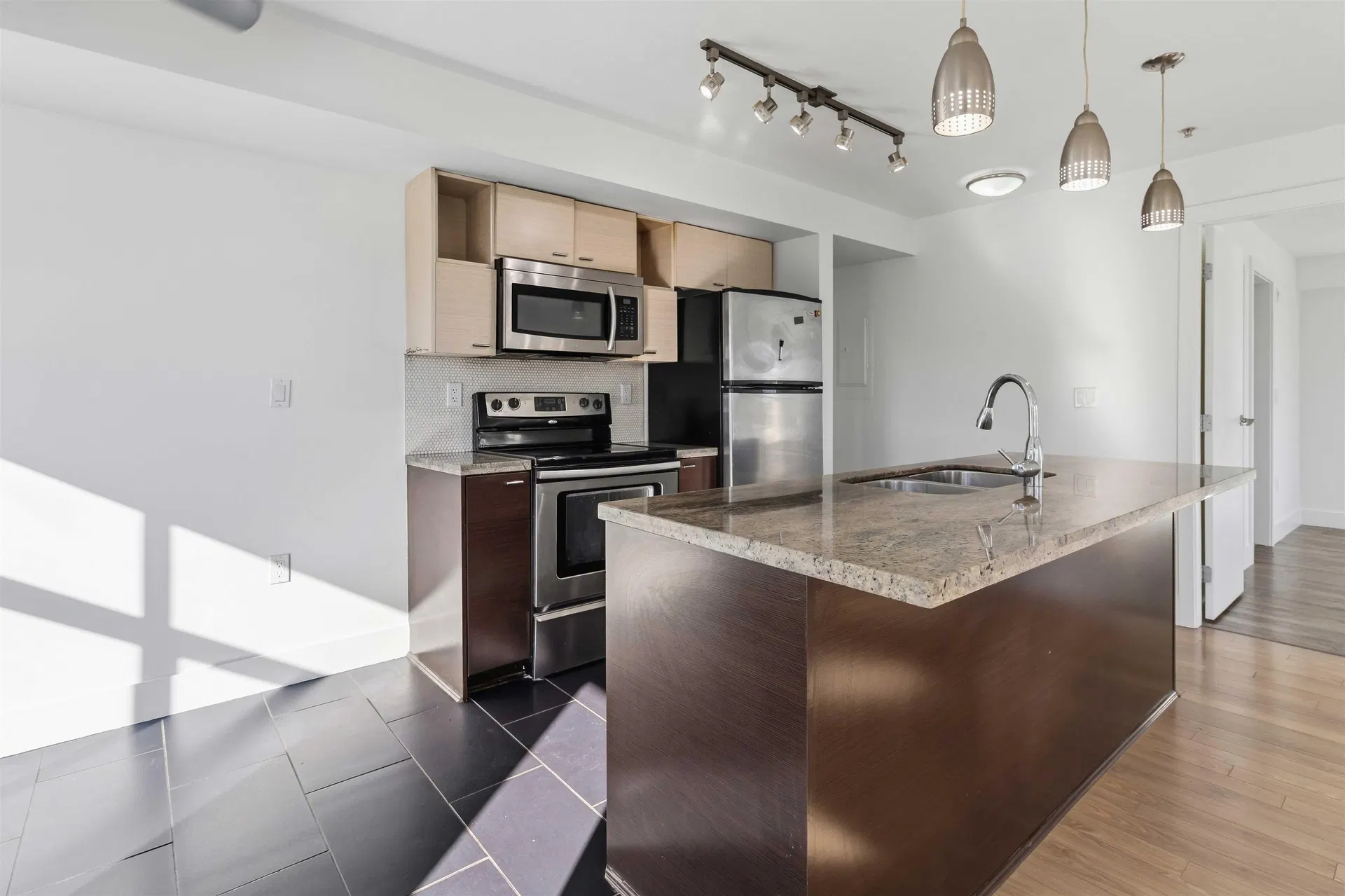Photo 4 of 40 at #204 – 7445 120 Street