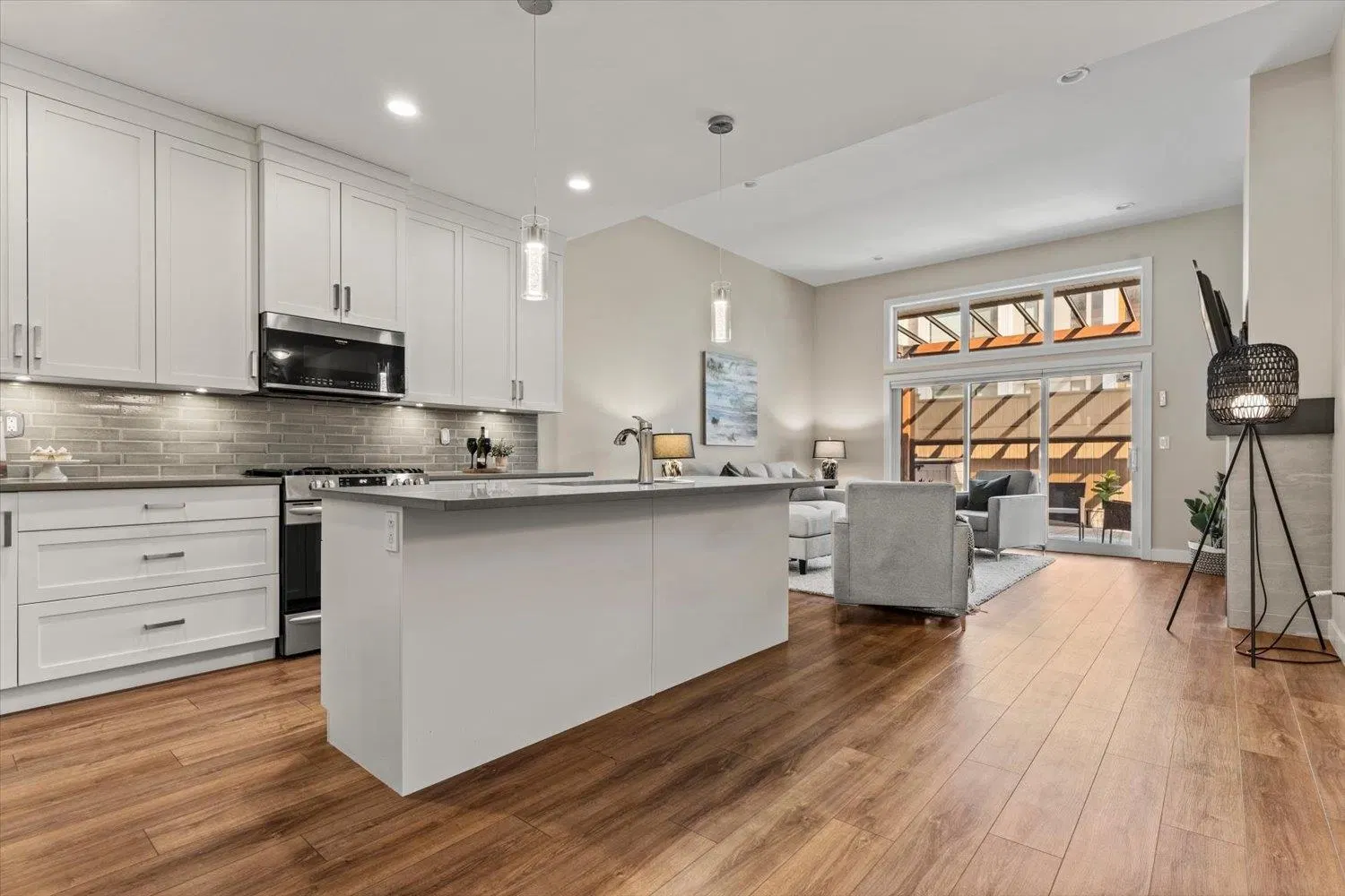 Photo 2 of 21 at #85 – 46110 Thomas Road
