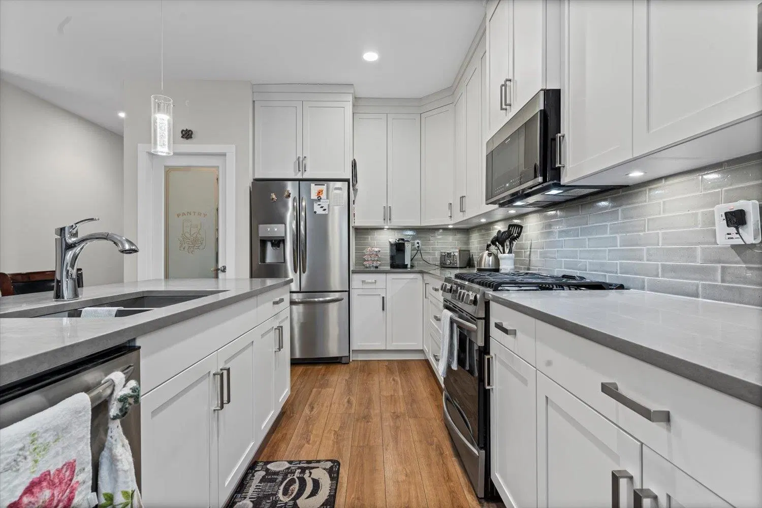 Photo 4 of 21 at #85 – 46110 Thomas Road
