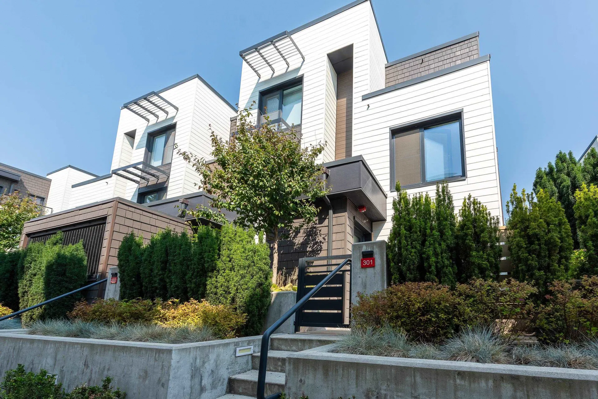 Photo 1 of 22 at #301 – 606 Foster Avenue