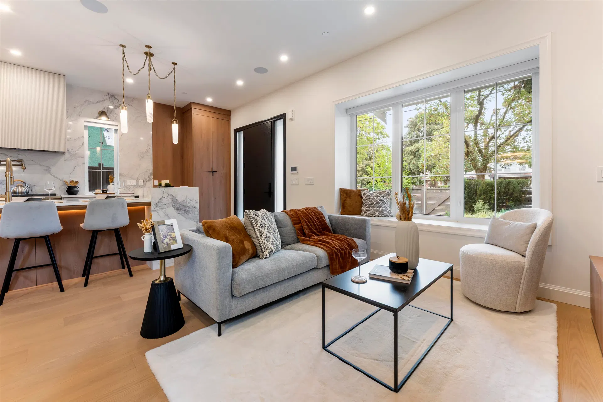 Photo 5 of 40 at #1 – 2256 Pender Street