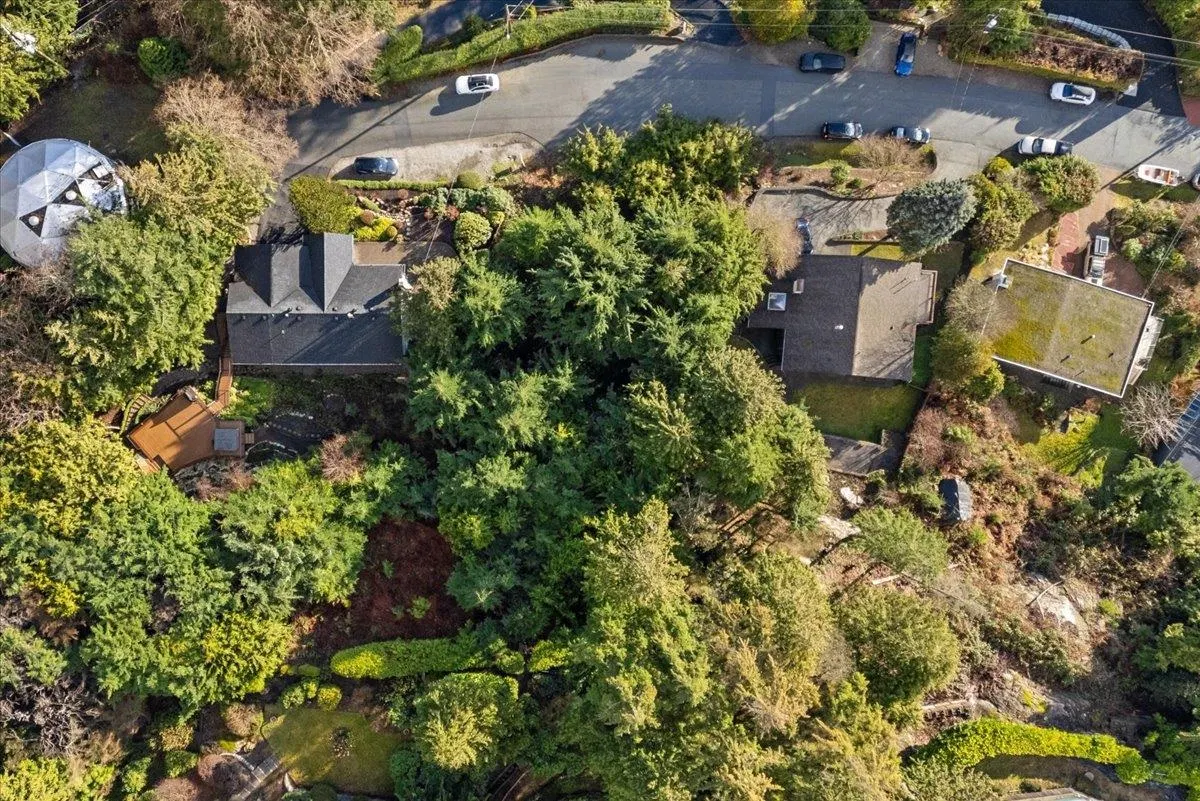 Photo 3 of 19 at 478 Craigmohr Drive