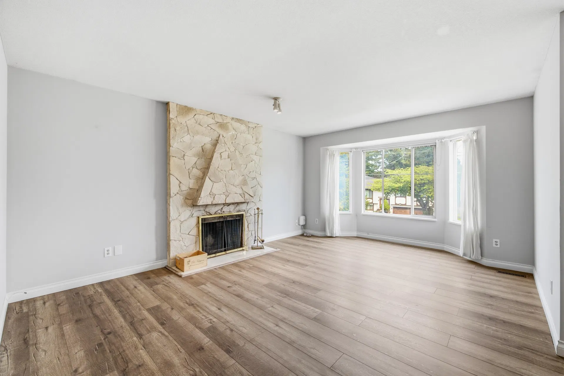 Photo 5 of 40 at 10235 158 Street