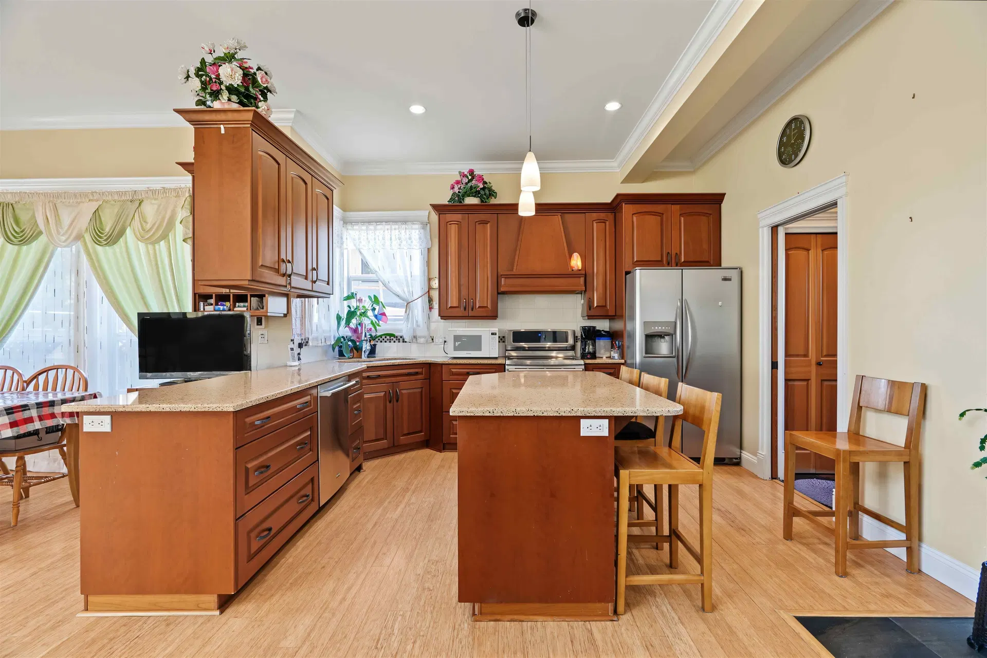 Photo 5 of 40 at 9168 Delview Lane
