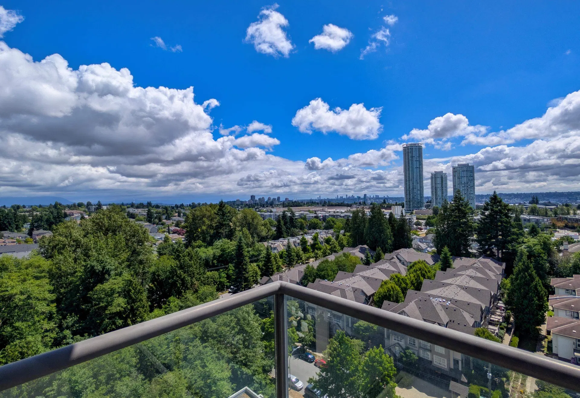 Photo 4 of 29 at #1707 – 7088 18th Avenue