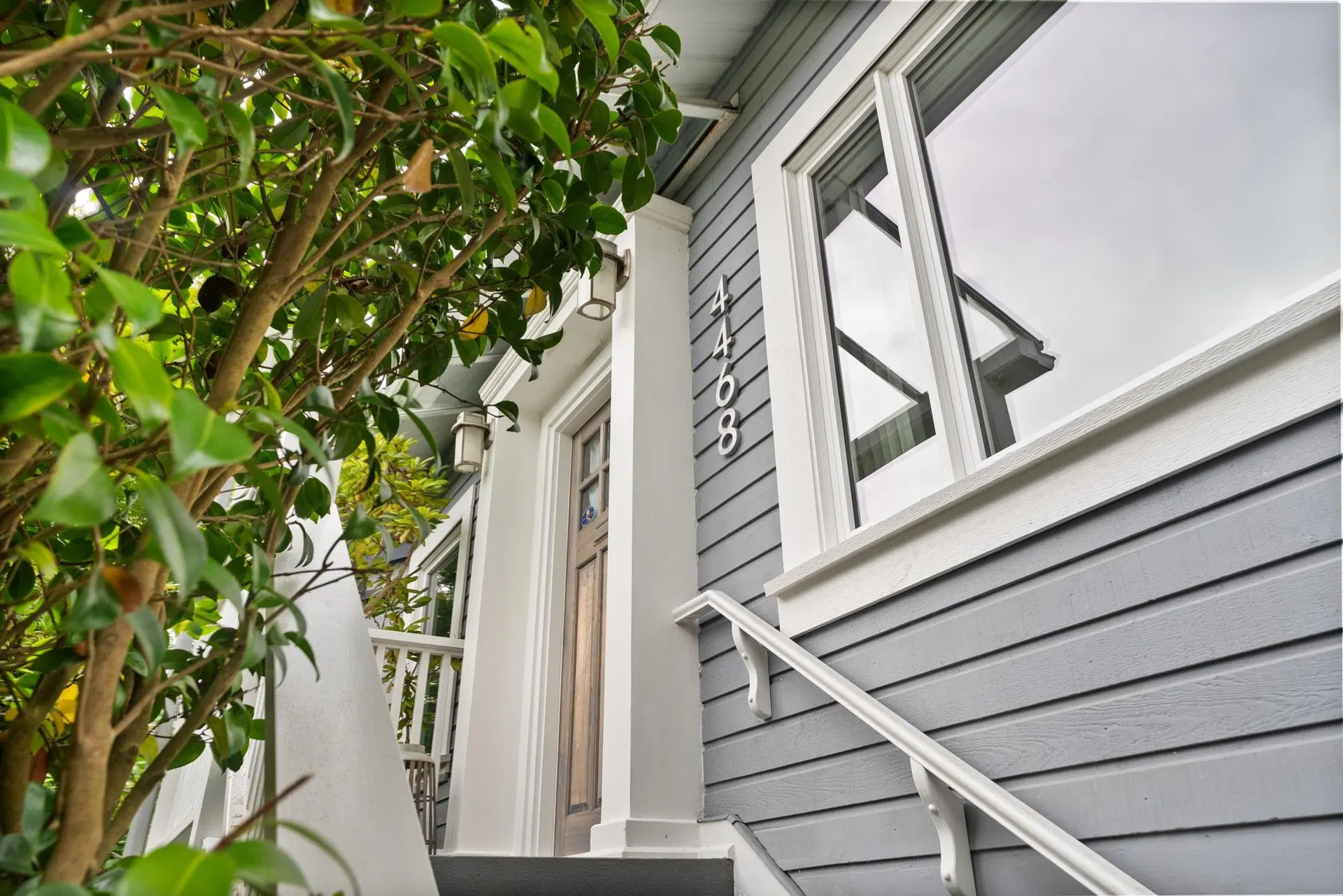 Photo 3 of 35 at 4468 W 14th Avenue