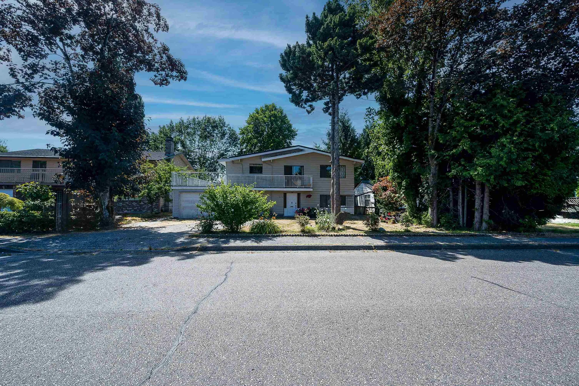 Photo 3 of 37 at 10240 Algonquin Drive