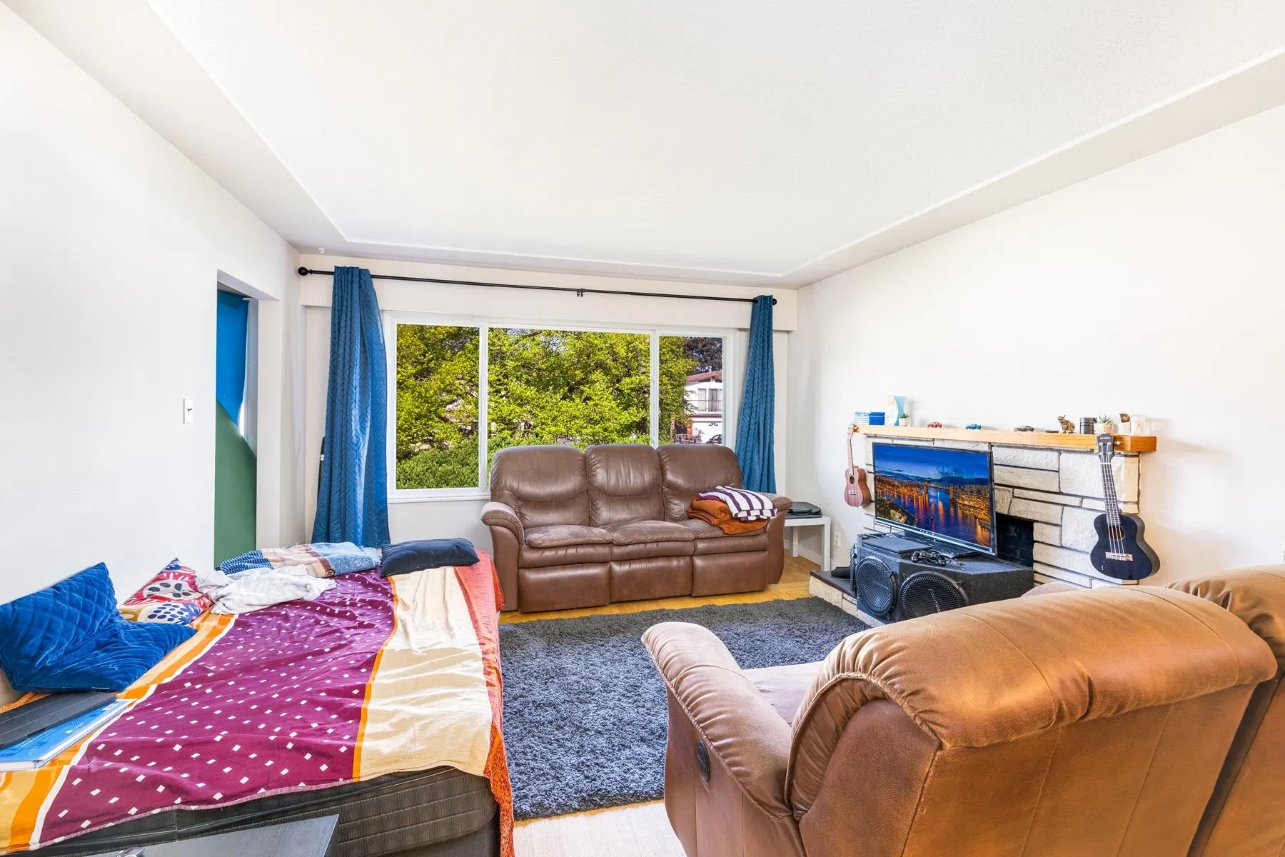 Photo 5 of 17 at 4766 Gothard Street