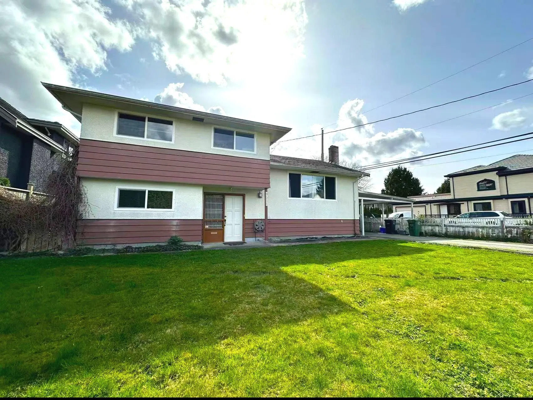 9511 Pinewell Crescent