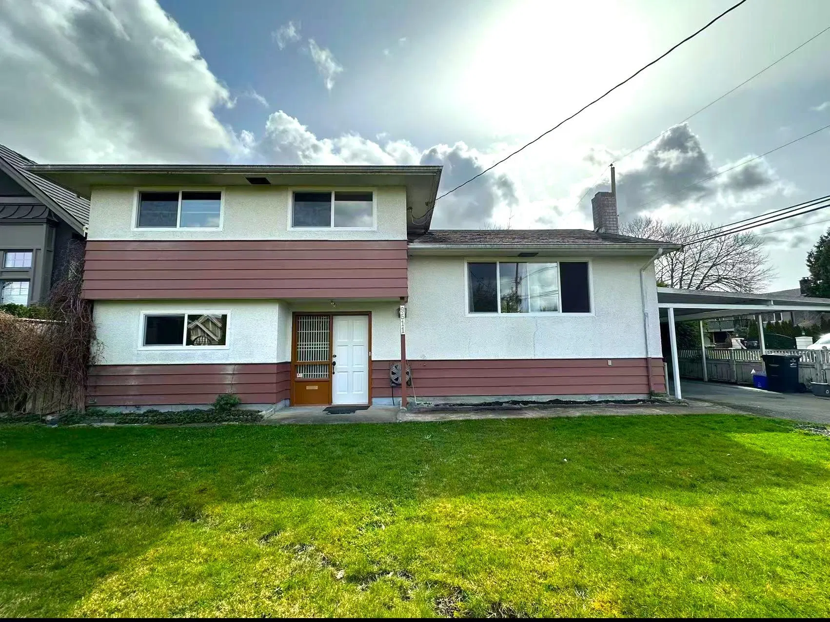 Photo 2 of 35 at 9511 Pinewell Crescent
