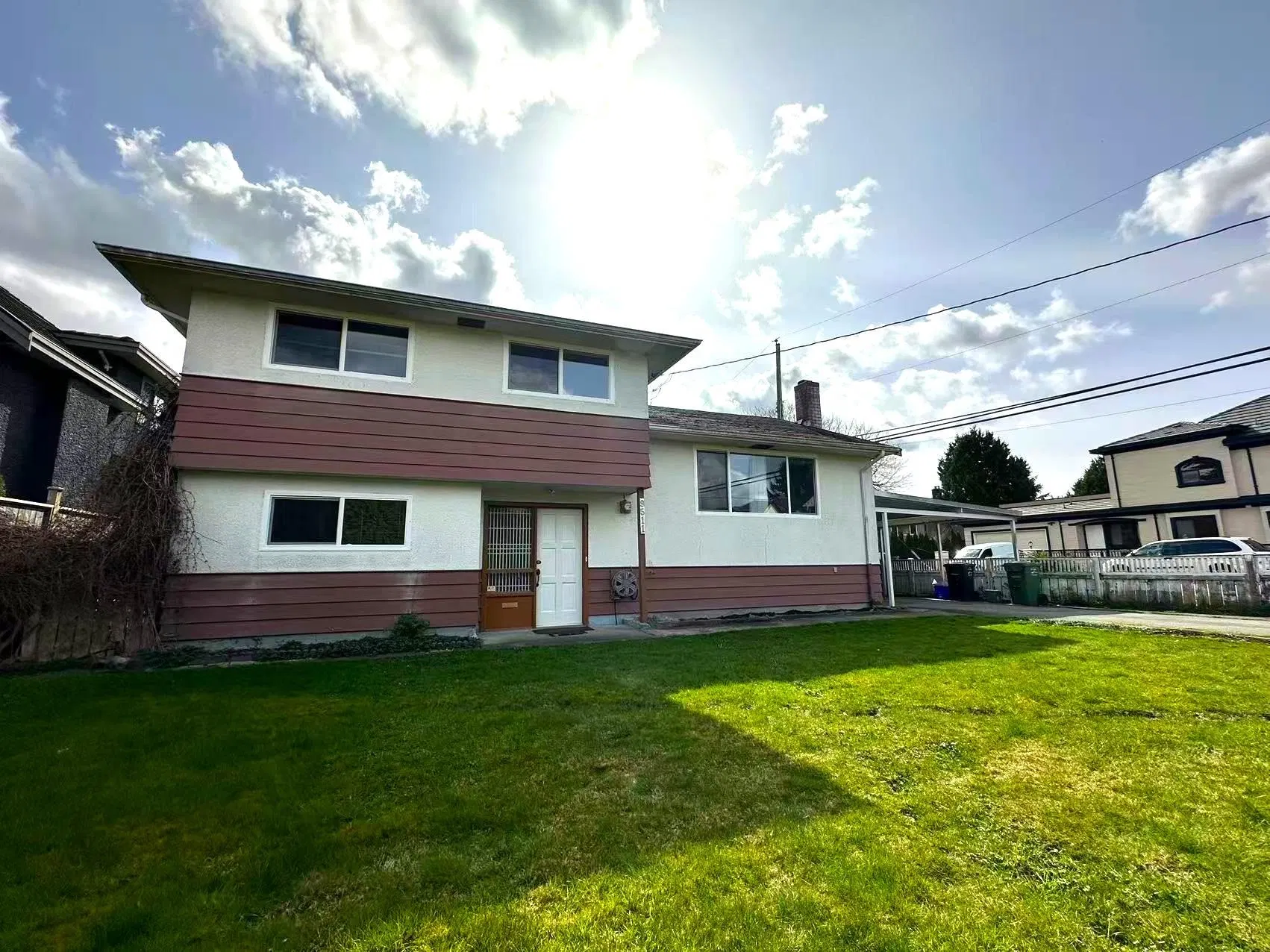 Photo 3 of 35 at 9511 Pinewell Crescent