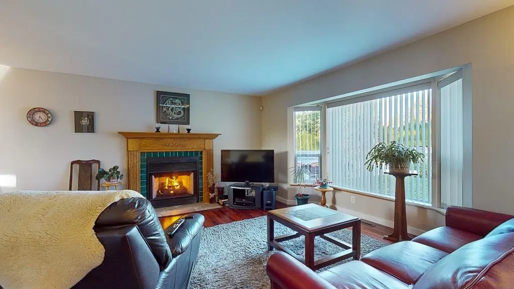 Photo 5 of 38 at 5619 Curtis Place