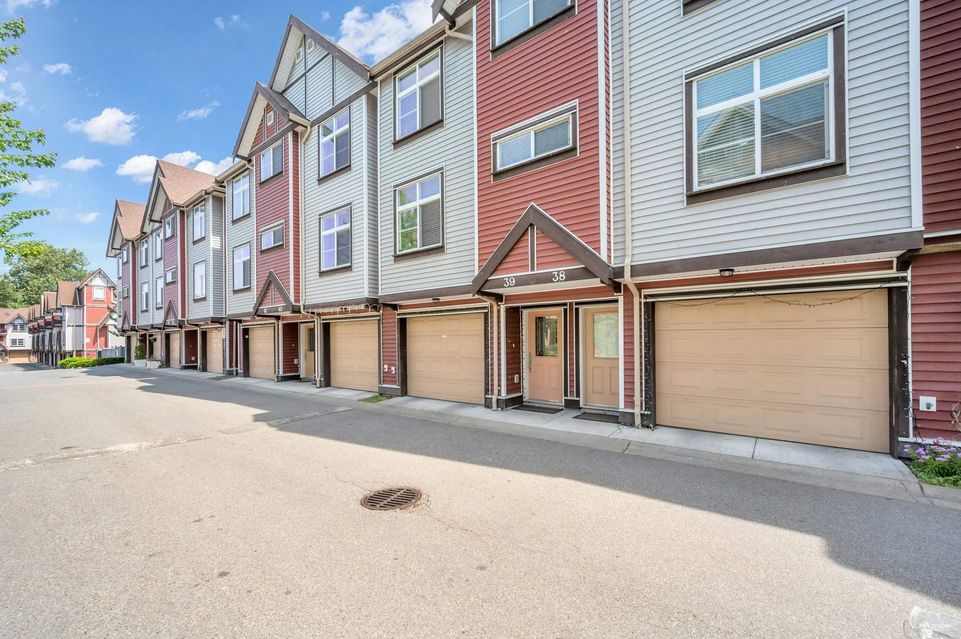 Photo 4 of 33 at #38 – 9405 121 Street