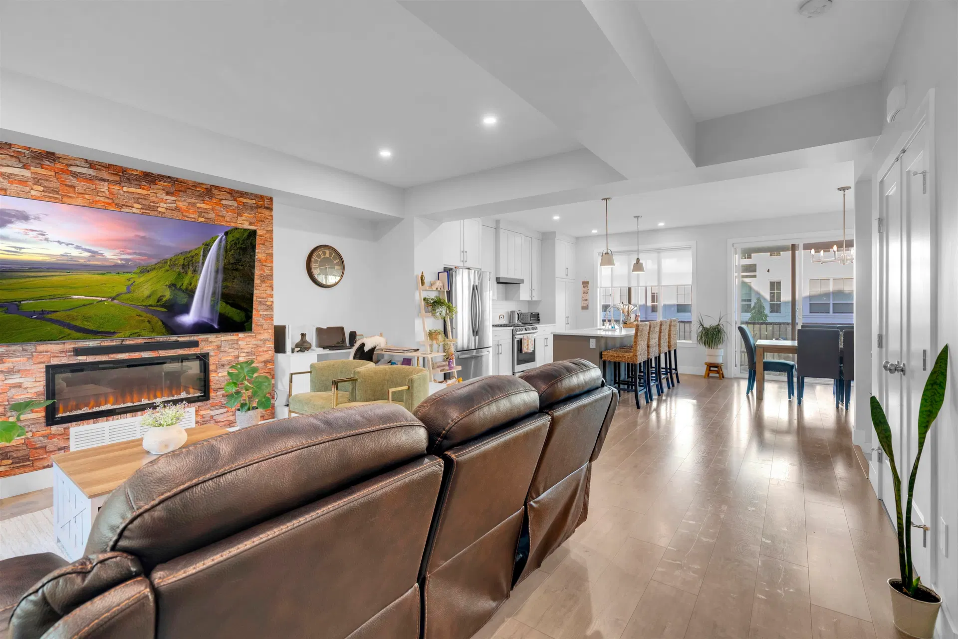 Photo 4 of 38 at 8137 Foxfern Road
