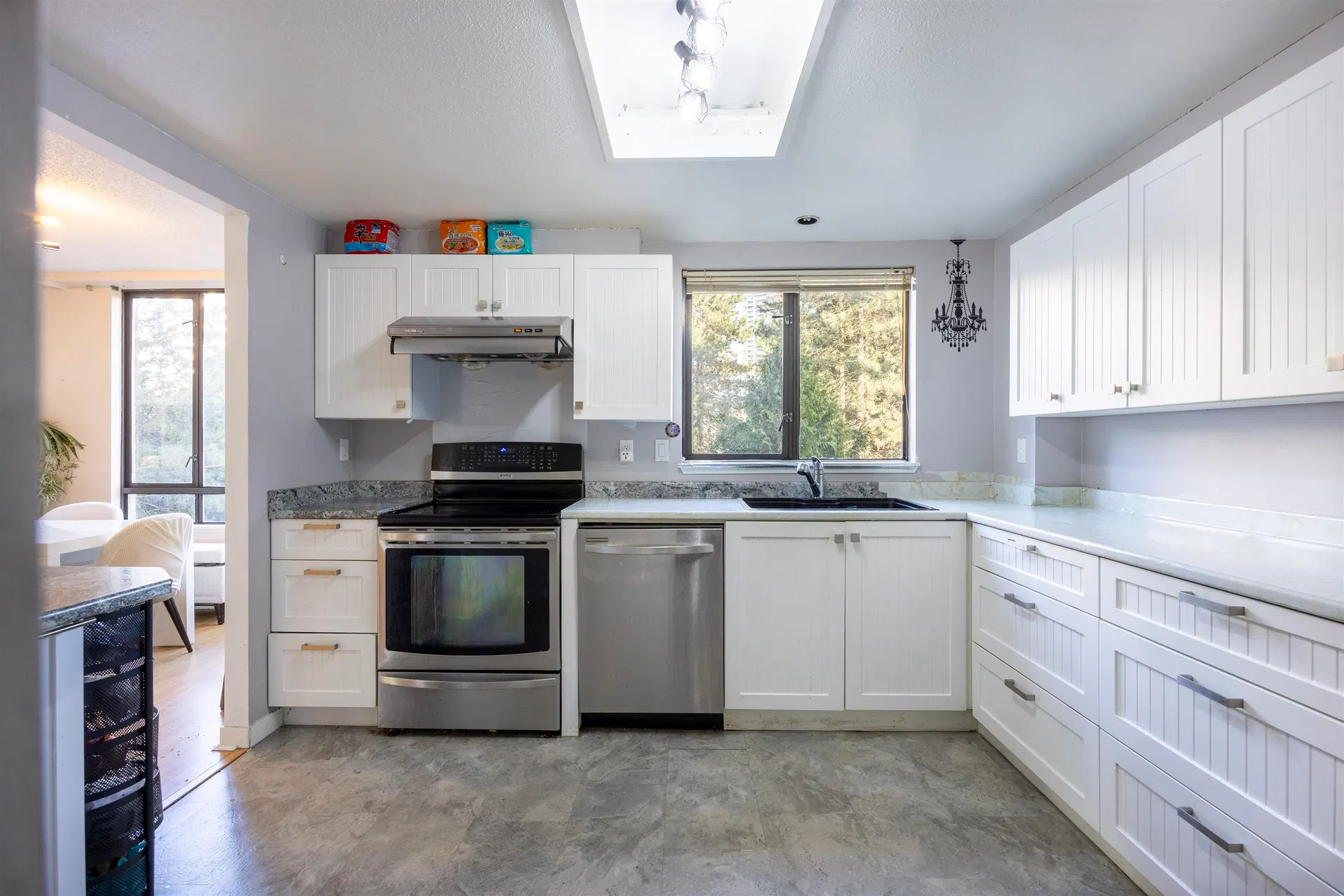 Photo 3 of 19 at #502 – 6282 Kathleen Avenue