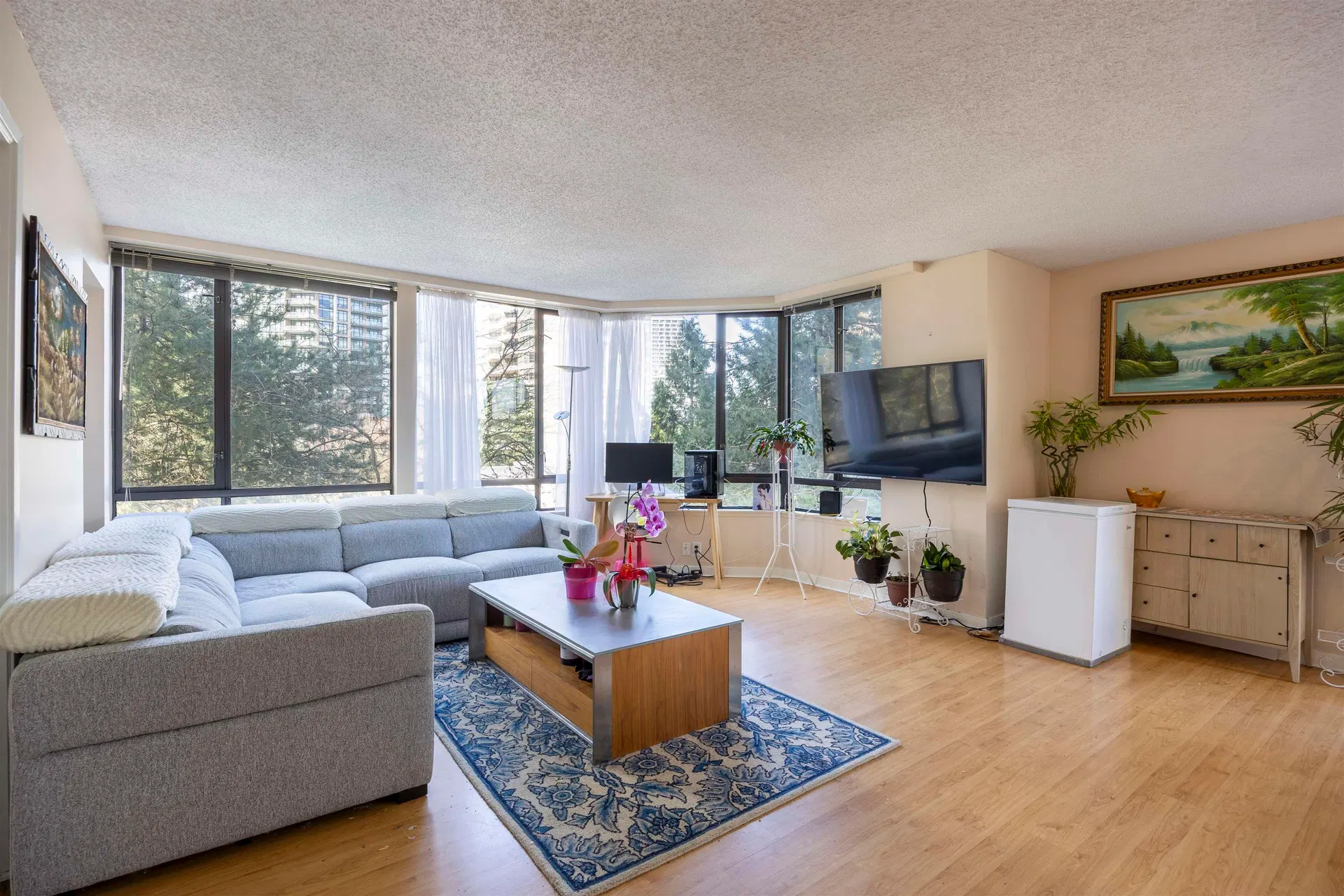 Photo 5 of 19 at #502 – 6282 Kathleen Avenue