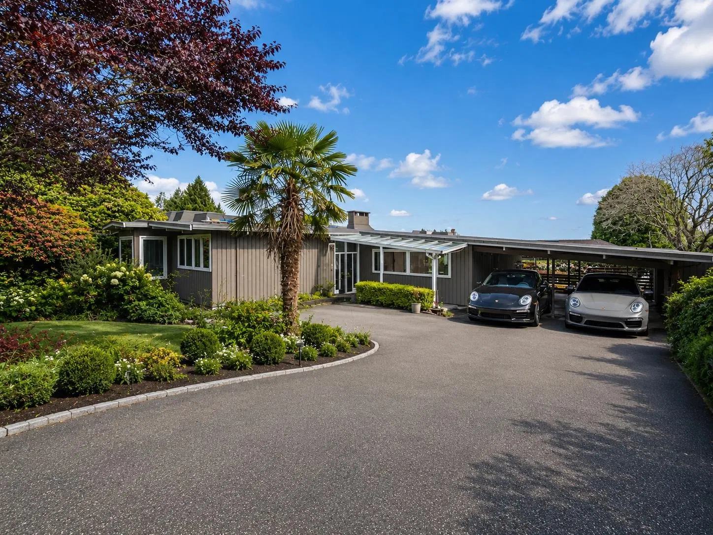 Photo 2 of 36 at 1066 Palmerston Avenue