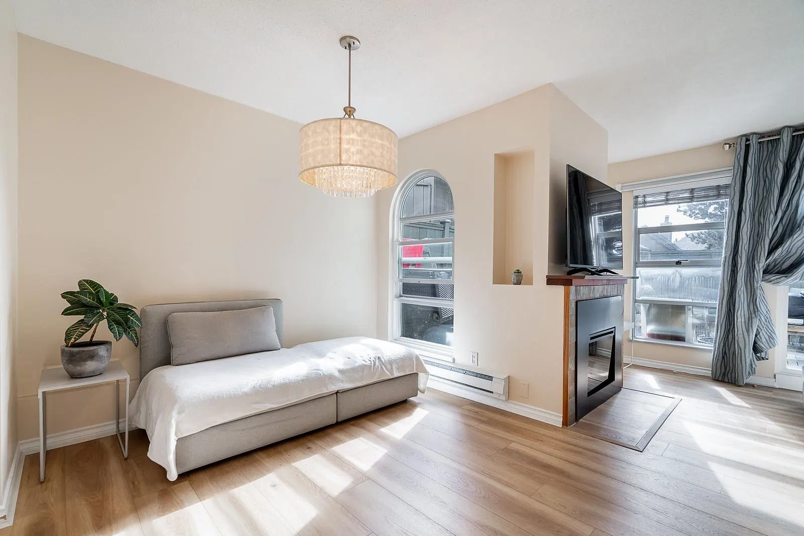Photo 5 of 16 at #42 – 900 W 17th Street