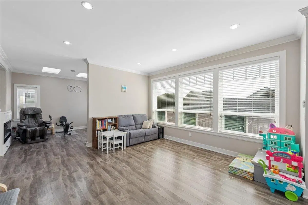 Photo 5 of 38 at #101 – 910 Delestre Avenue