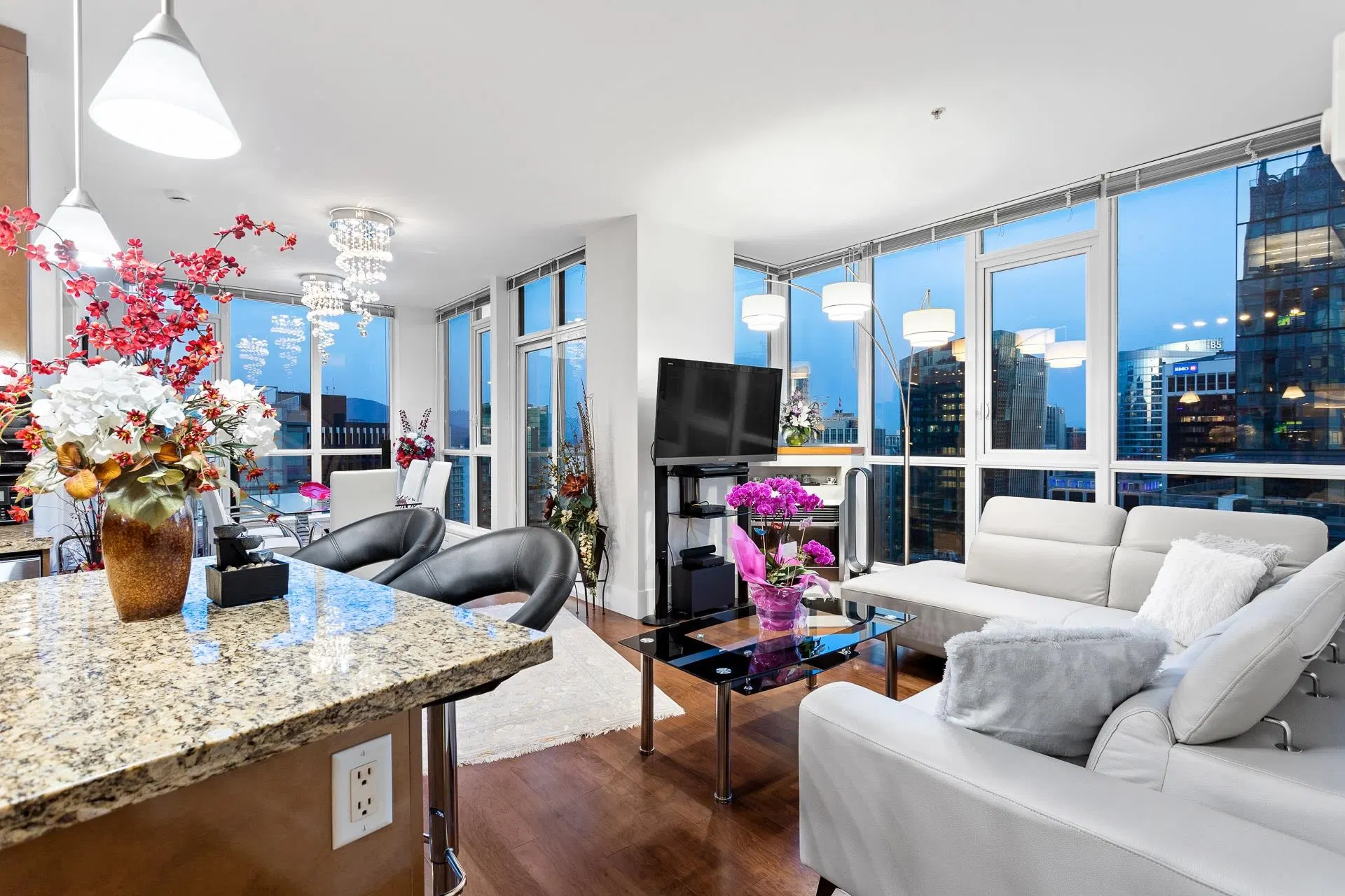 Photo 4 of 40 at #3303 – 1189 Melville Street