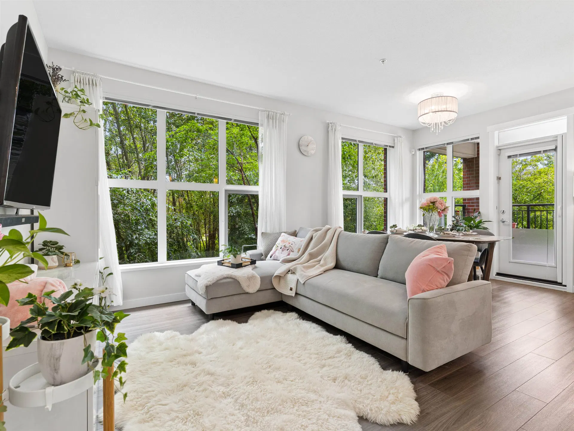 Photo 4 of 36 at #133 – 9551 Alexandra Road