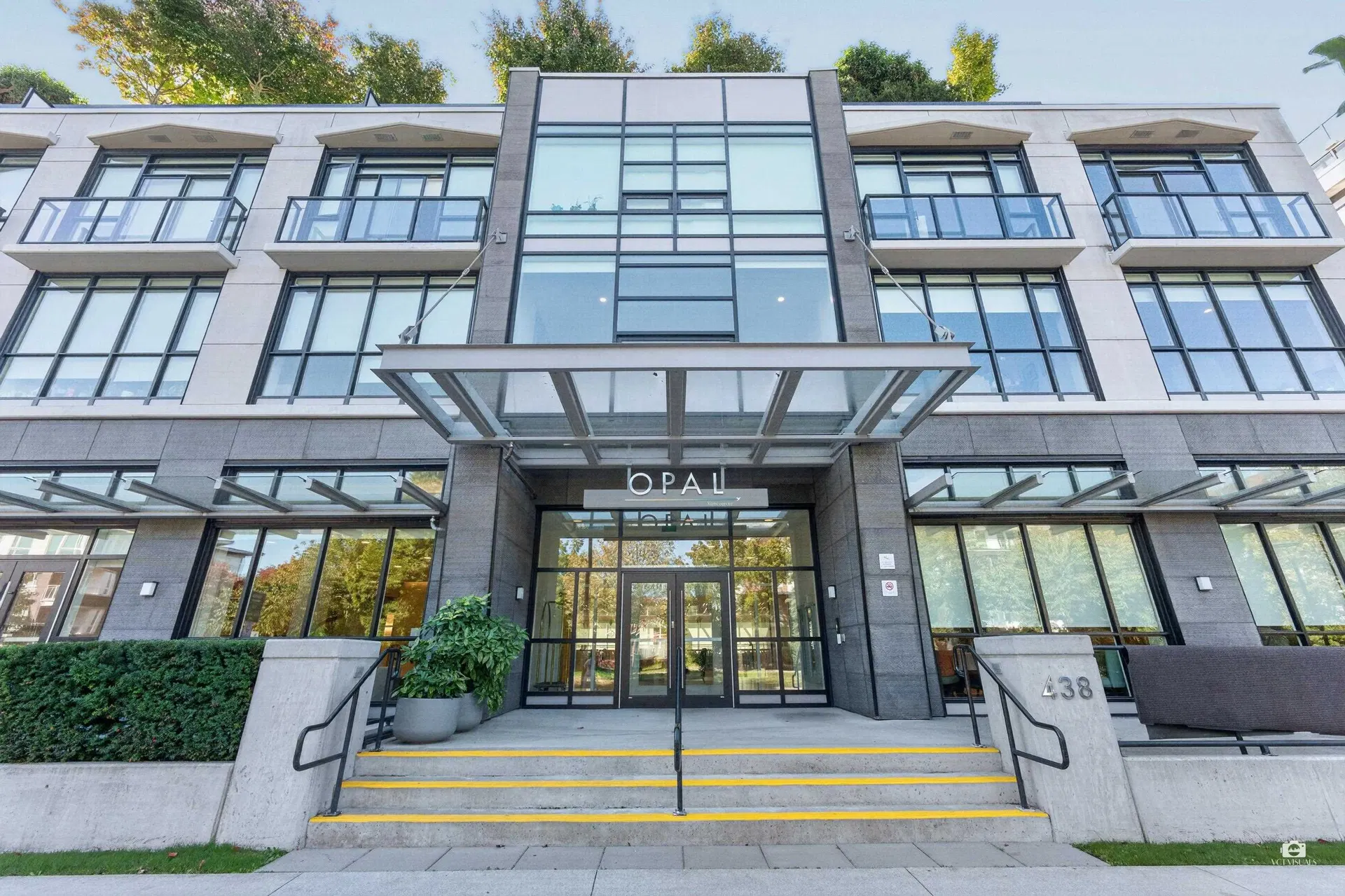 Photo 1 of 31 at #671 – 438 W King Edward Avenue