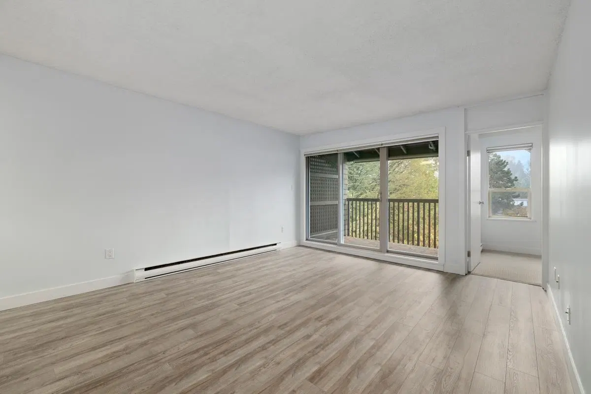 Photo 5 of 28 at #407 – 9857 Manchester Drive