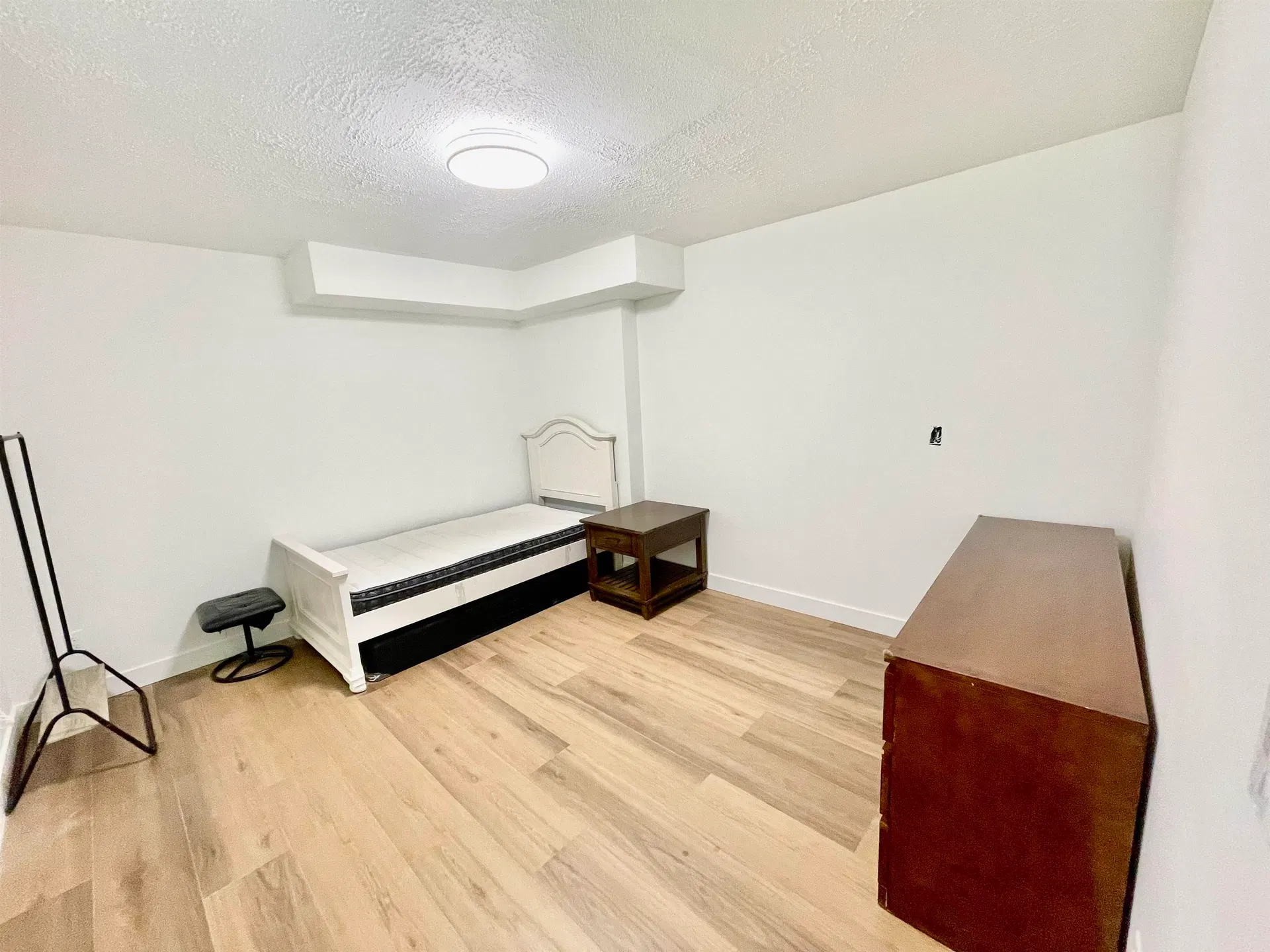 Photo 5 of 10 at lower level – 1695x 84 Avenue