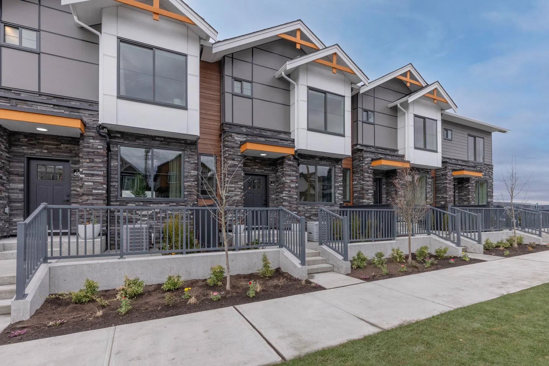 Photo 2 of 32 at #7 – 6035 141 Street