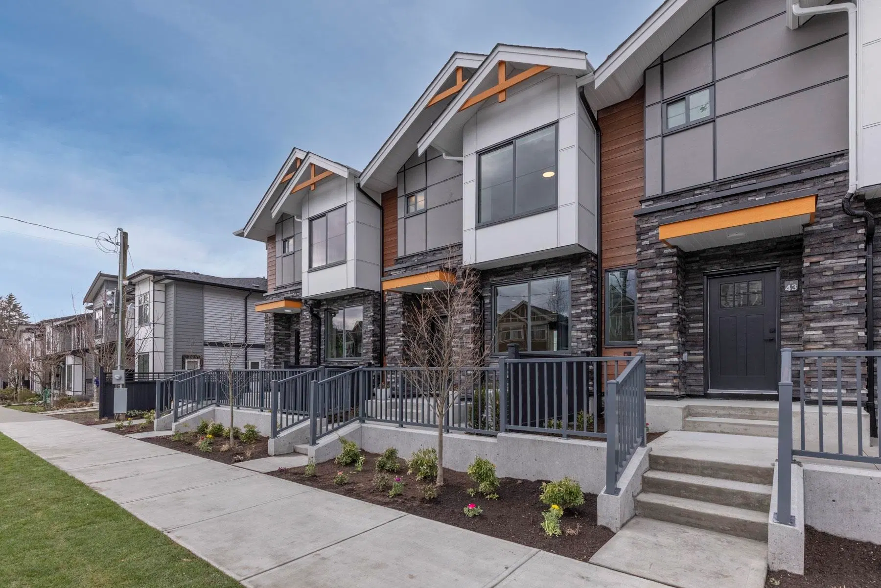 Photo 3 of 32 at #7 – 6035 141 Street