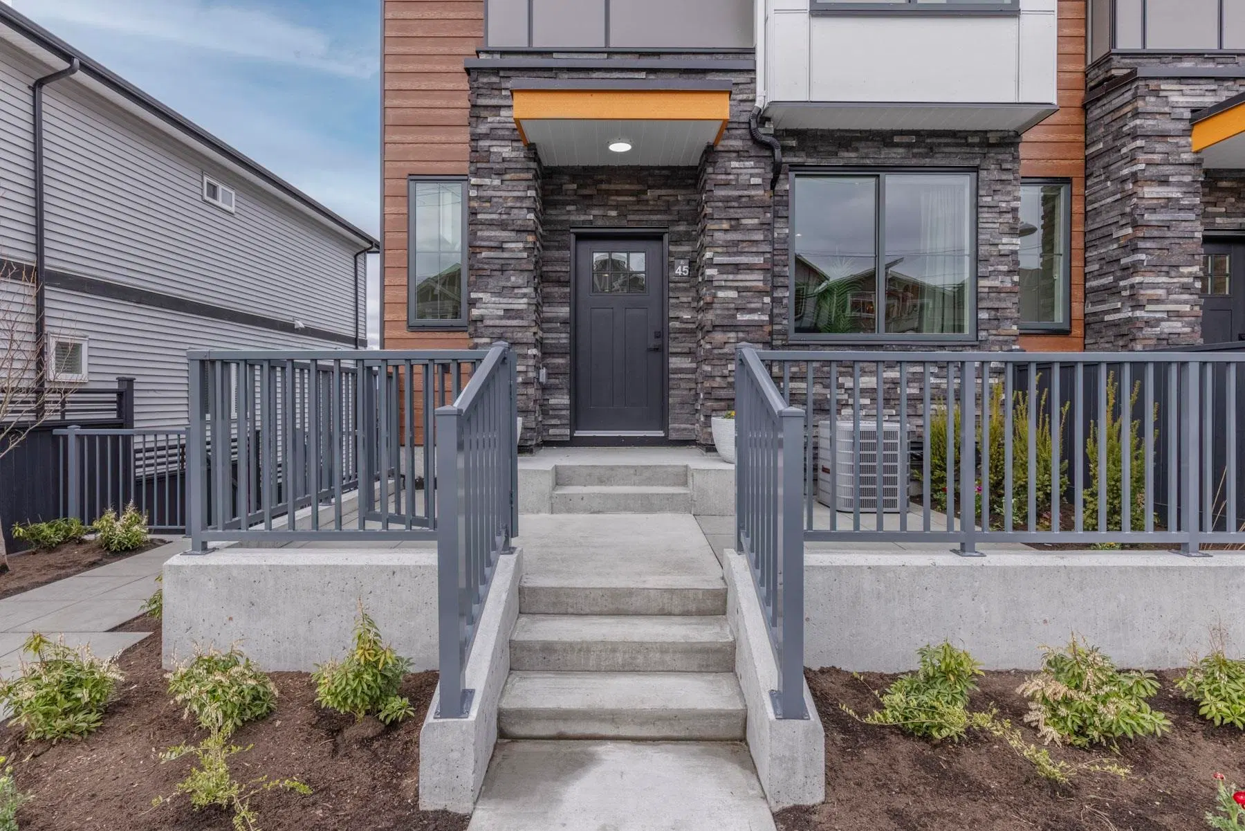 Photo 5 of 32 at #7 – 6035 141 Street