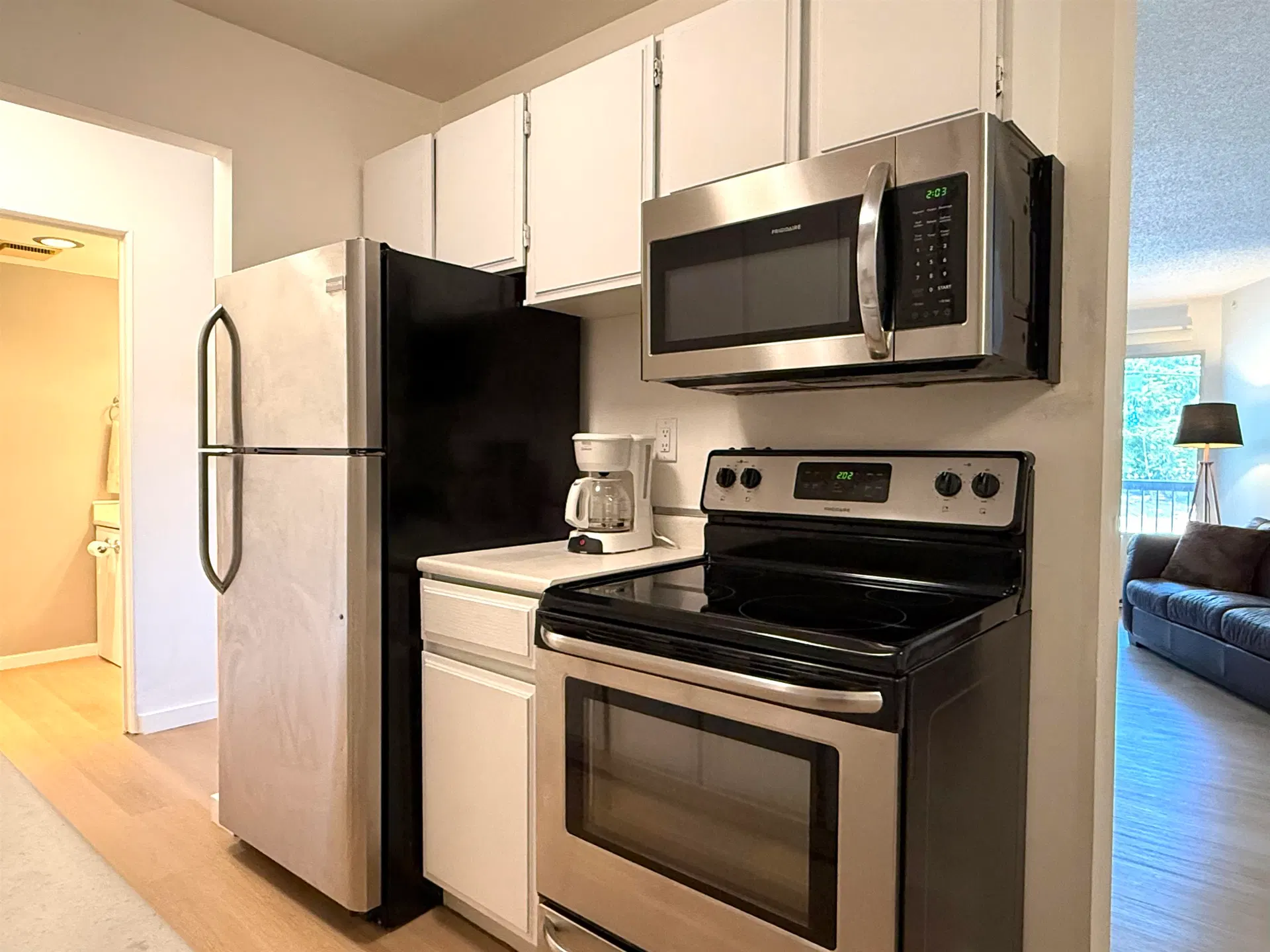Photo 5 of 36 at #218 – 15020 North Bluff Road