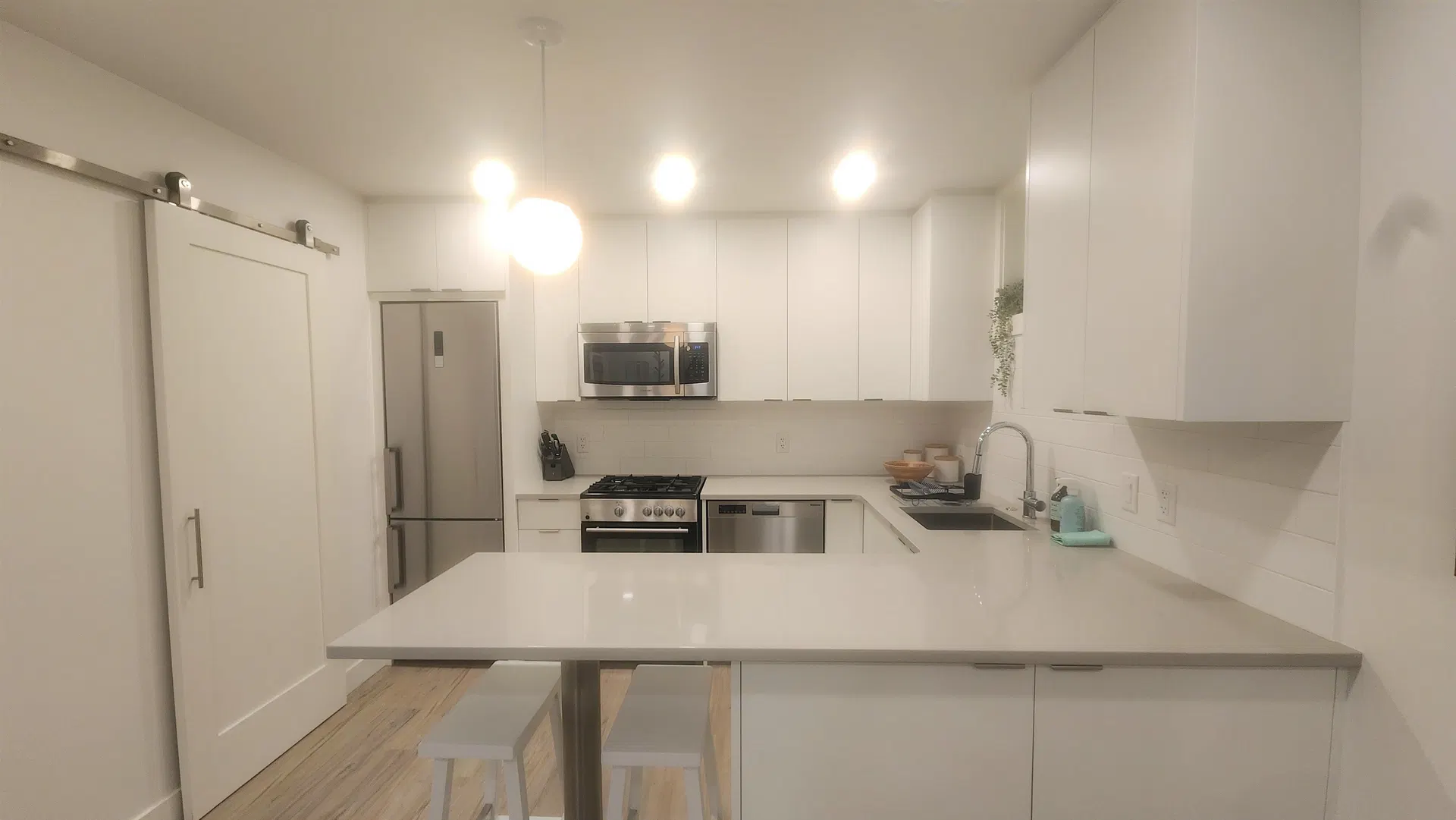 Photo 3 of 19 at #1 Bdrm suite – 163 W 20th Avenue
