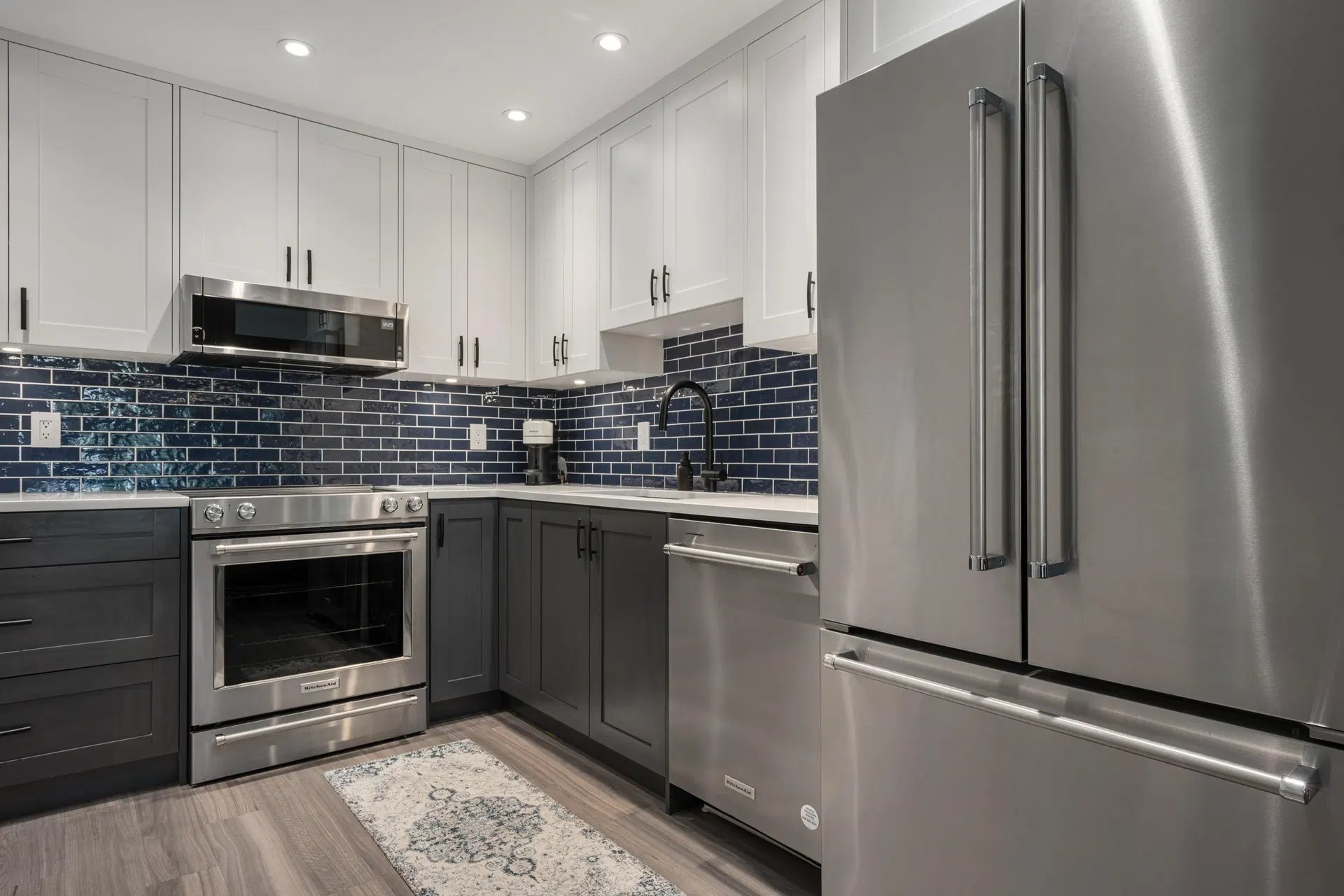 Photo 4 of 29 at 825 W 15th Avenue