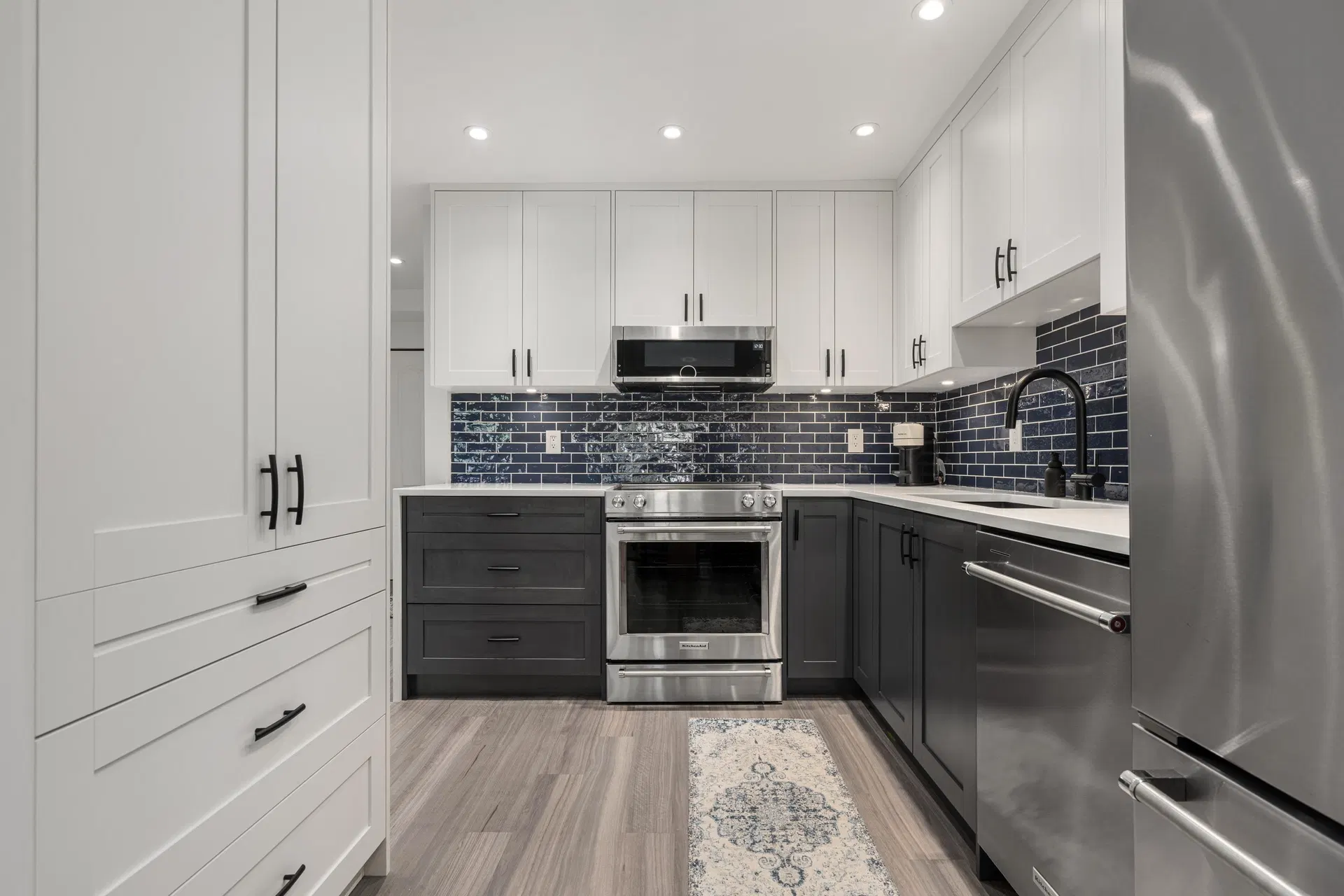 Photo 5 of 29 at 825 W 15th Avenue