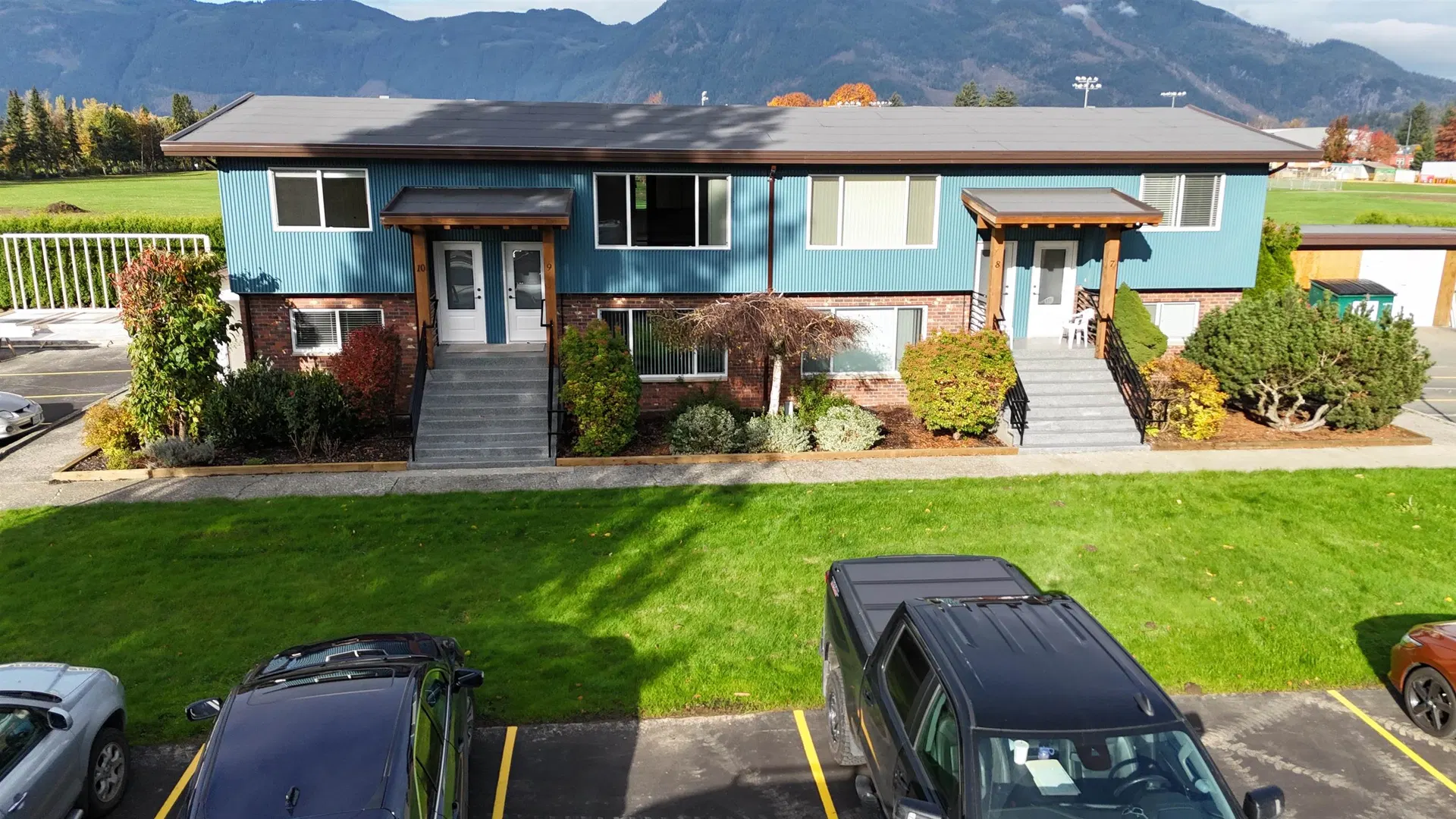 Photo 3 of 24 at #7 – 1725 Beaman Drive