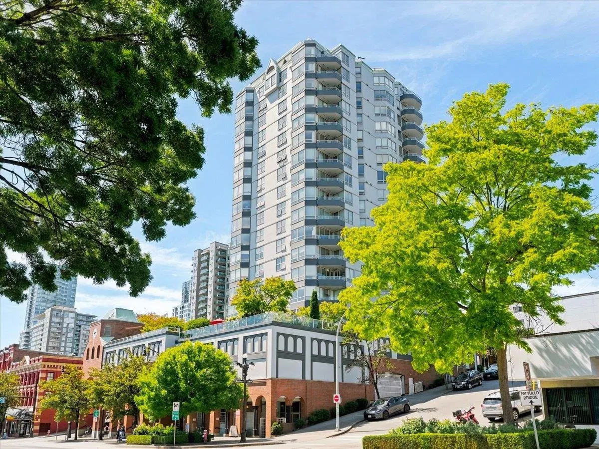 Photo 1 of 33 at #702 – 328 Clarkson Street