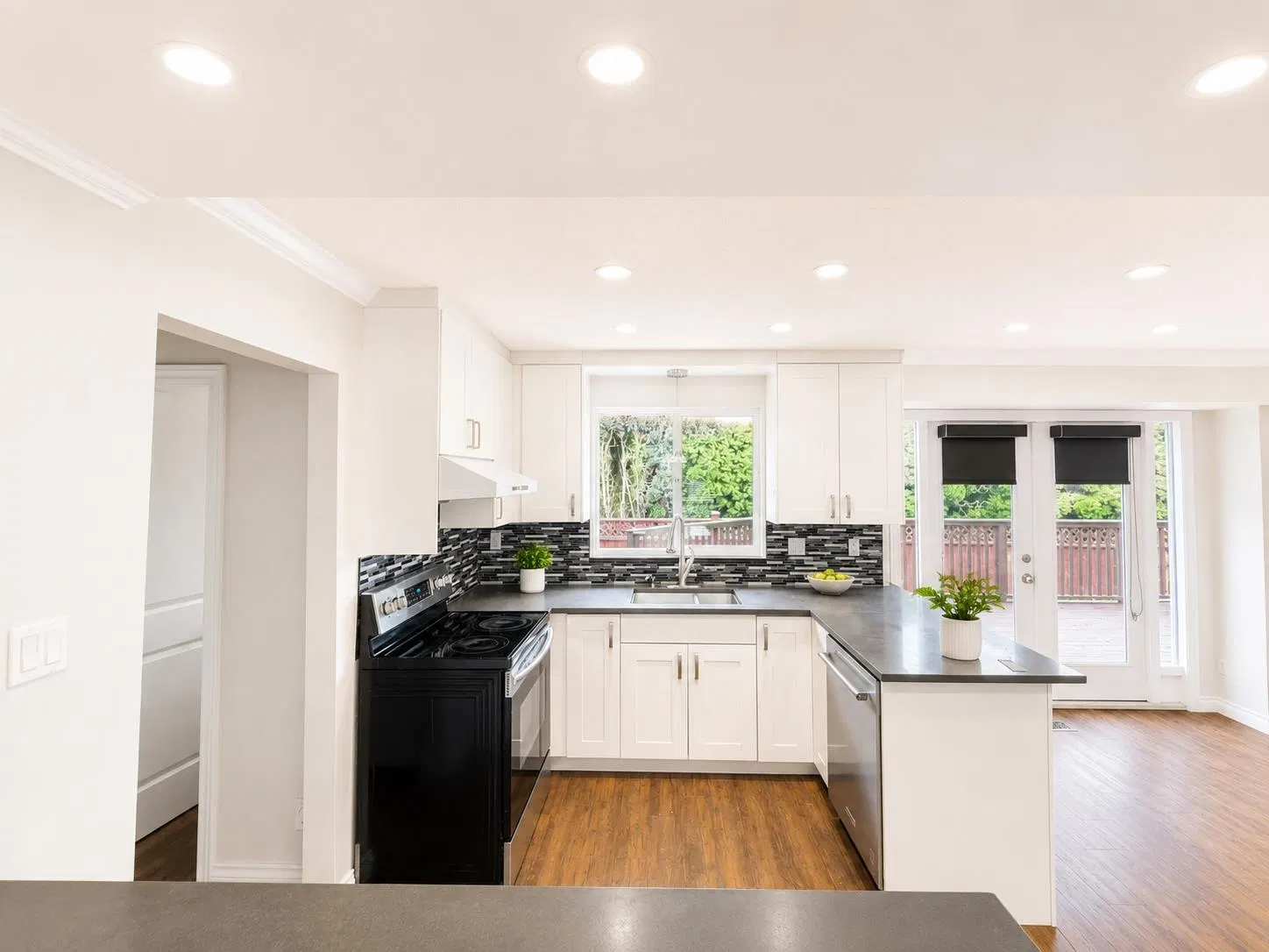 Photo 5 of 23 at 10860 Bromley Place