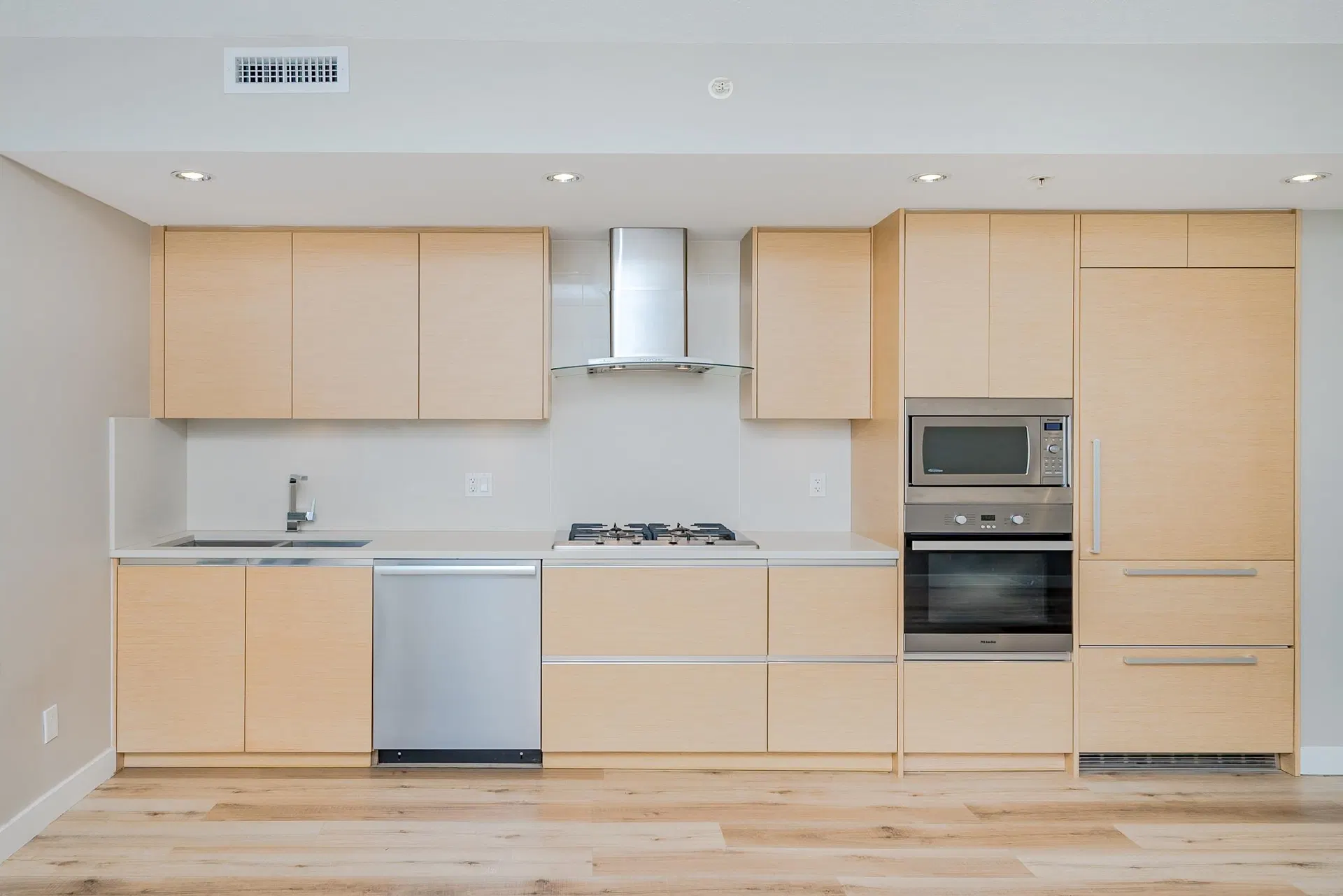 Photo 5 of 17 at #101 – 4539 Cambie Street