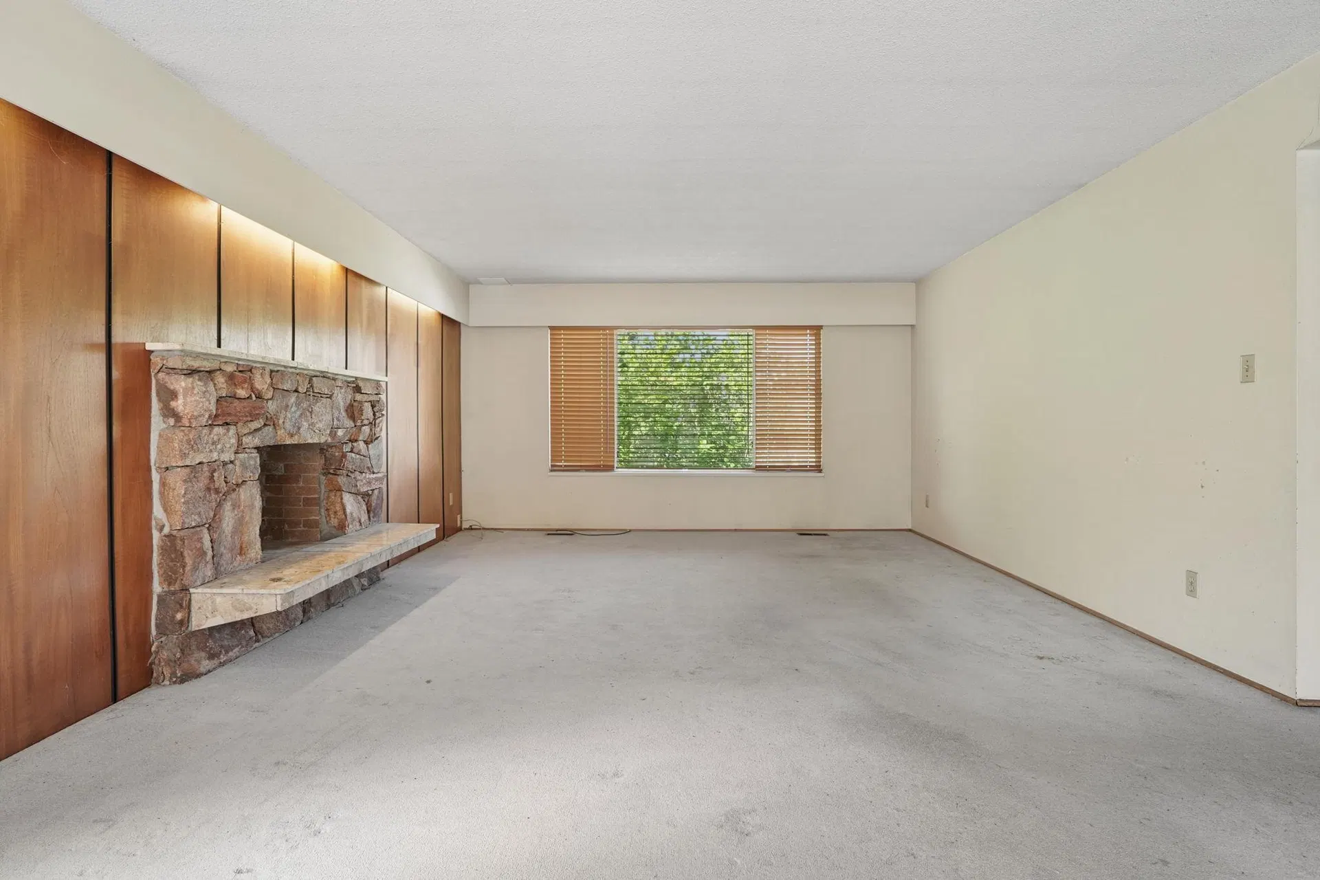 Photo 2 of 15 at 1469 E 17th Avenue