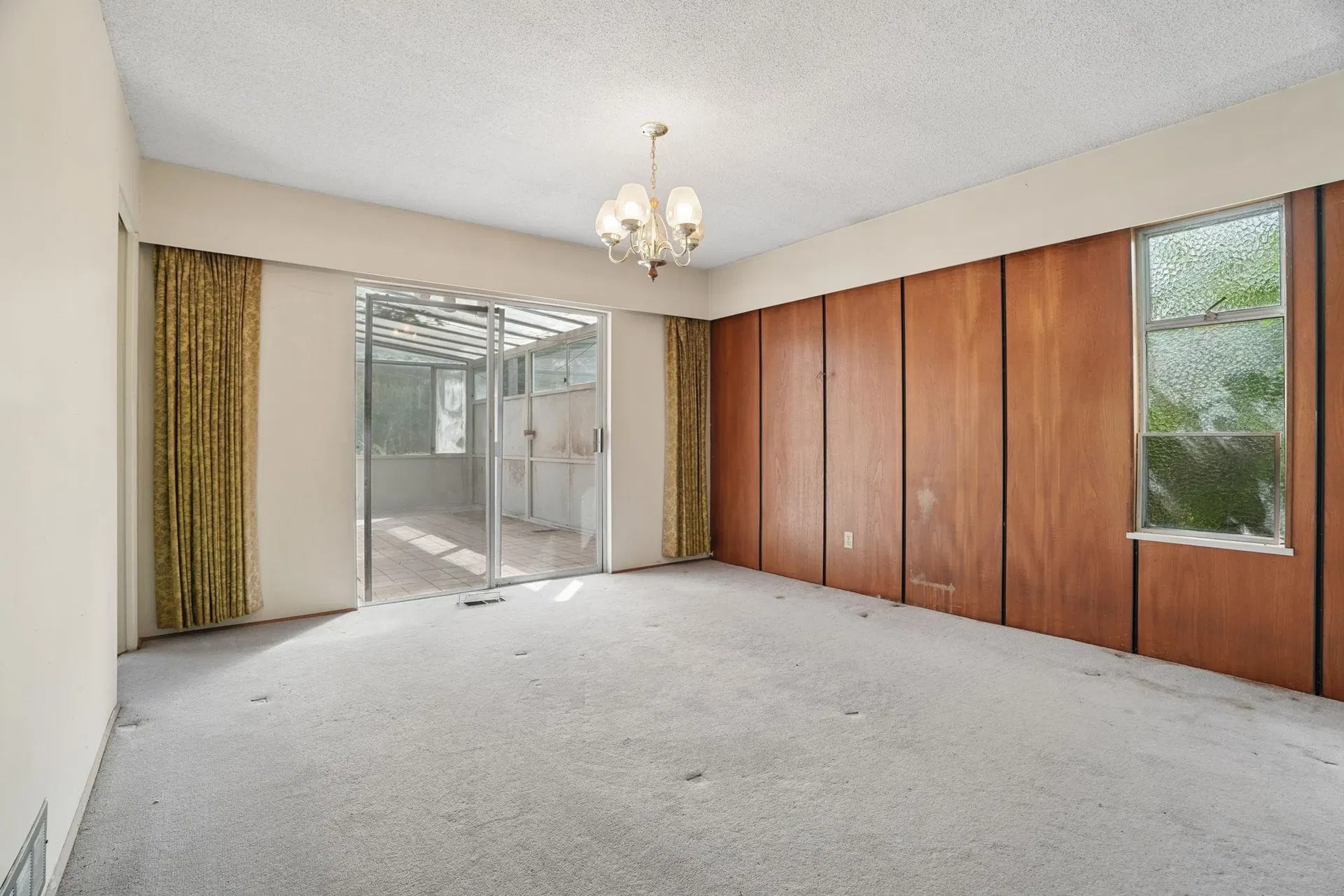 Photo 3 of 15 at 1469 E 17th Avenue