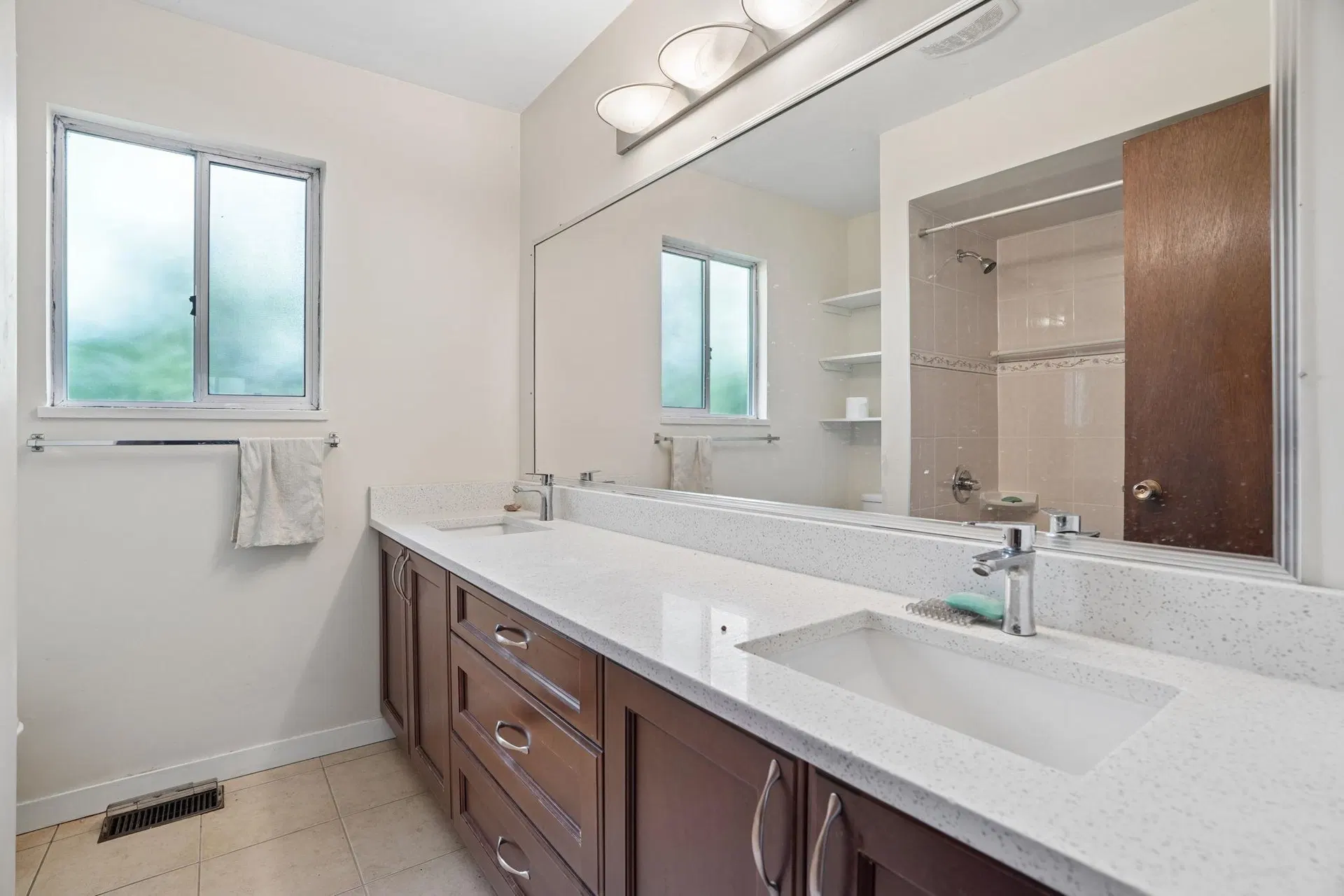 Photo 5 of 15 at 1469 E 17th Avenue