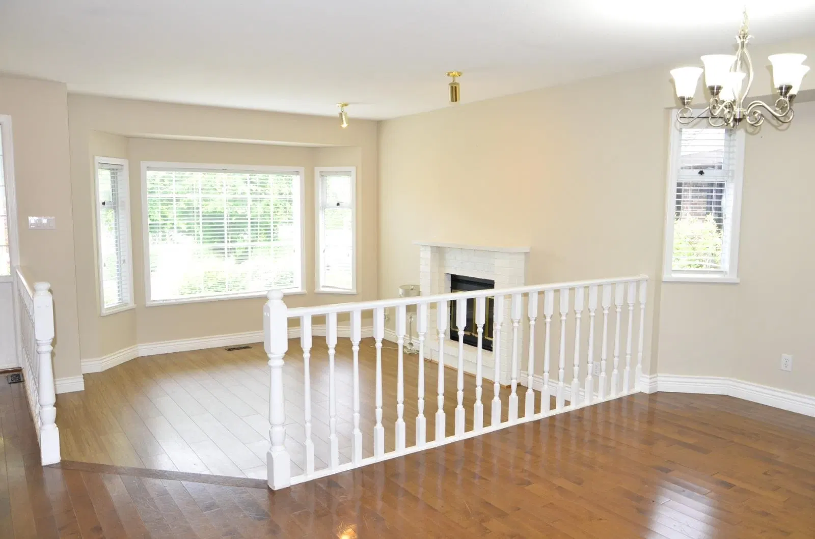 Photo 4 of 23 at 14645 18 Avenue