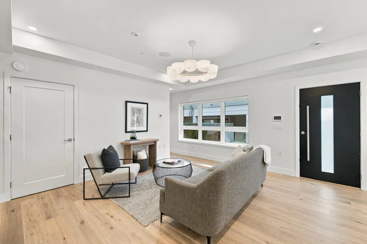Photo 5 of 26 at 1145 W 33rd Avenue