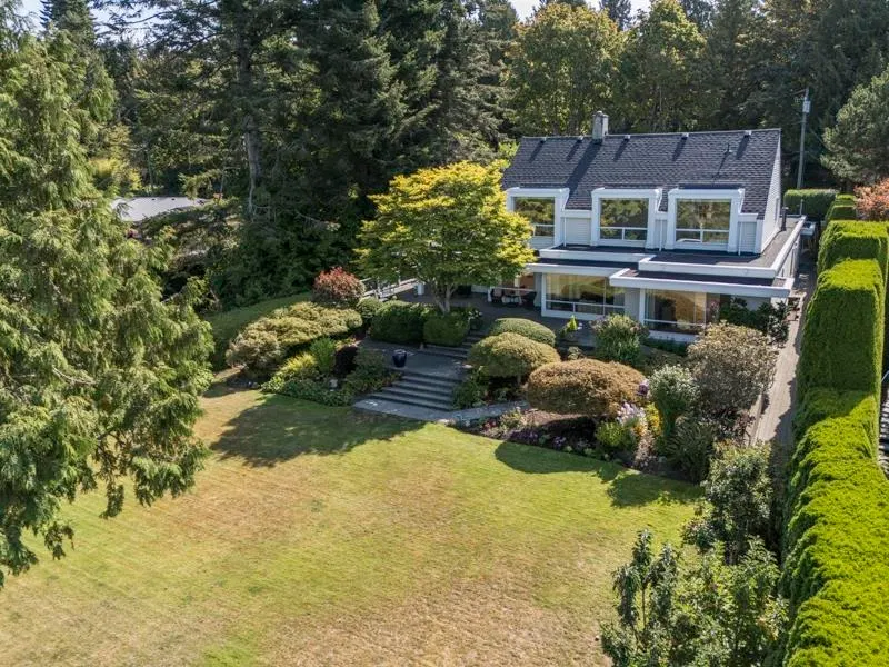 2547 Crescent Drive