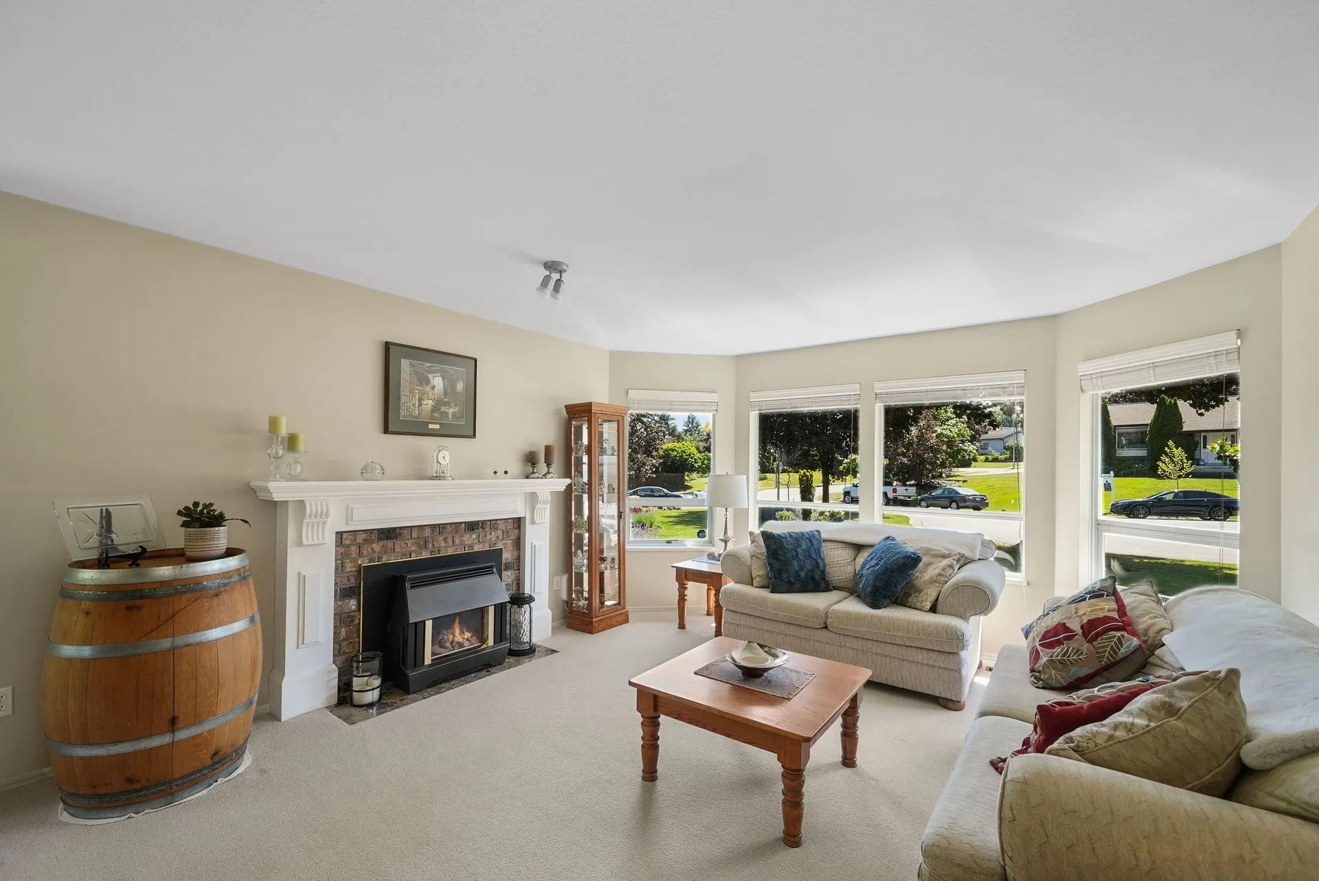Photo 4 of 30 at 5742 190 Street