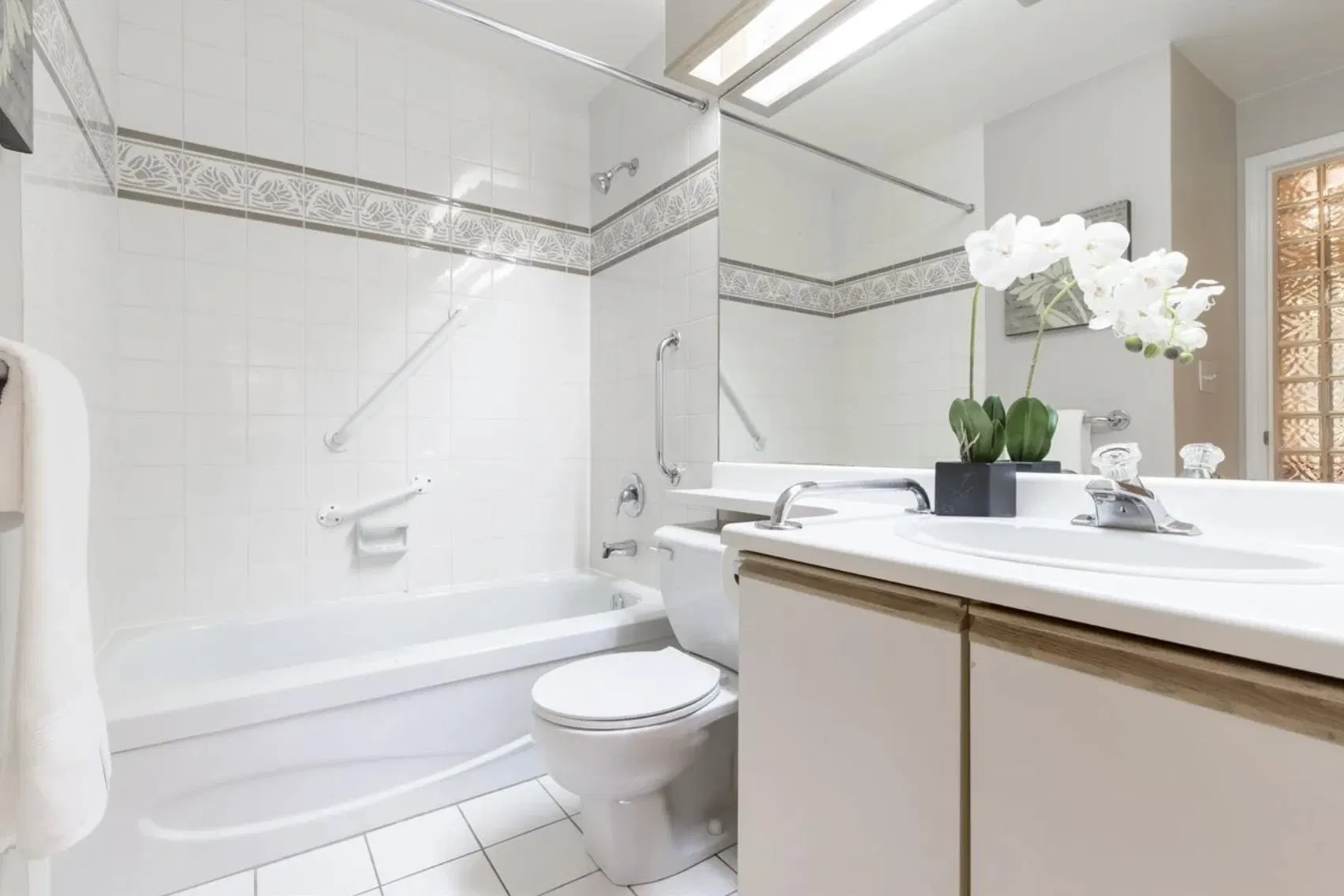 Photo 2 of 18 at #106 – 125 W 18th Street