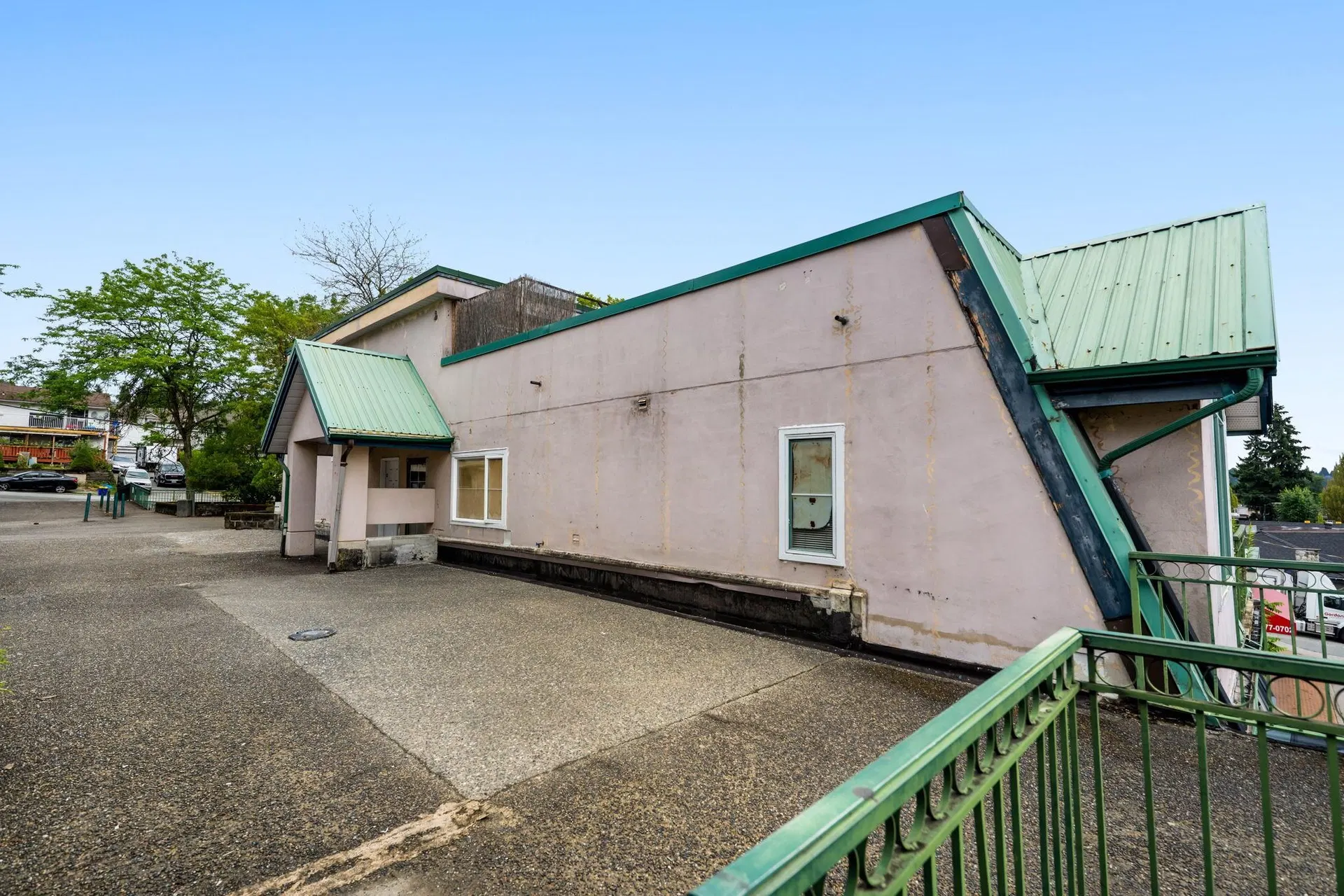 Photo 3 of 27 at #114 – 918 Roderick Avenue