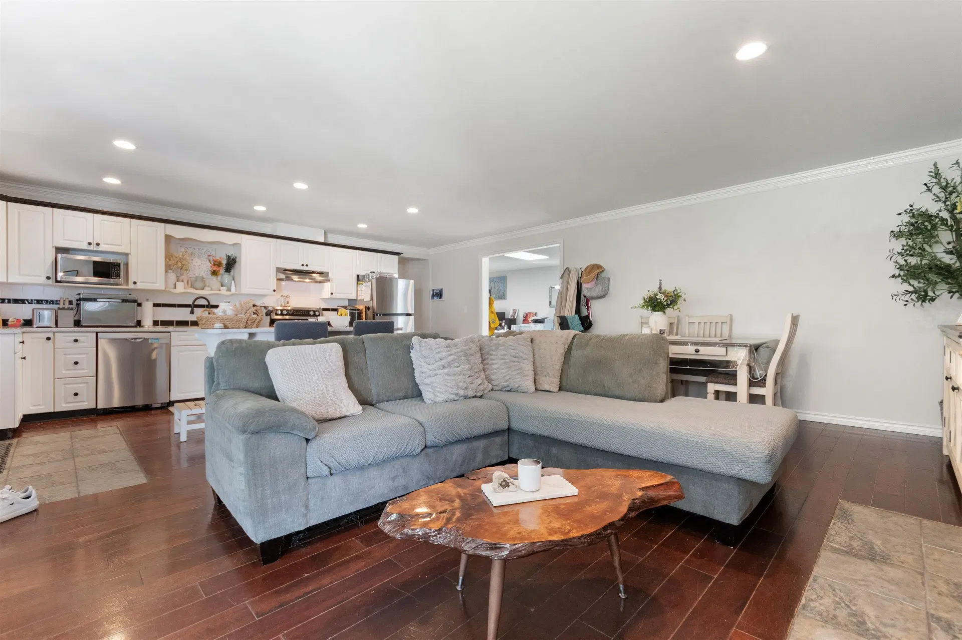 Photo 4 of 40 at 50765 Mountview Road