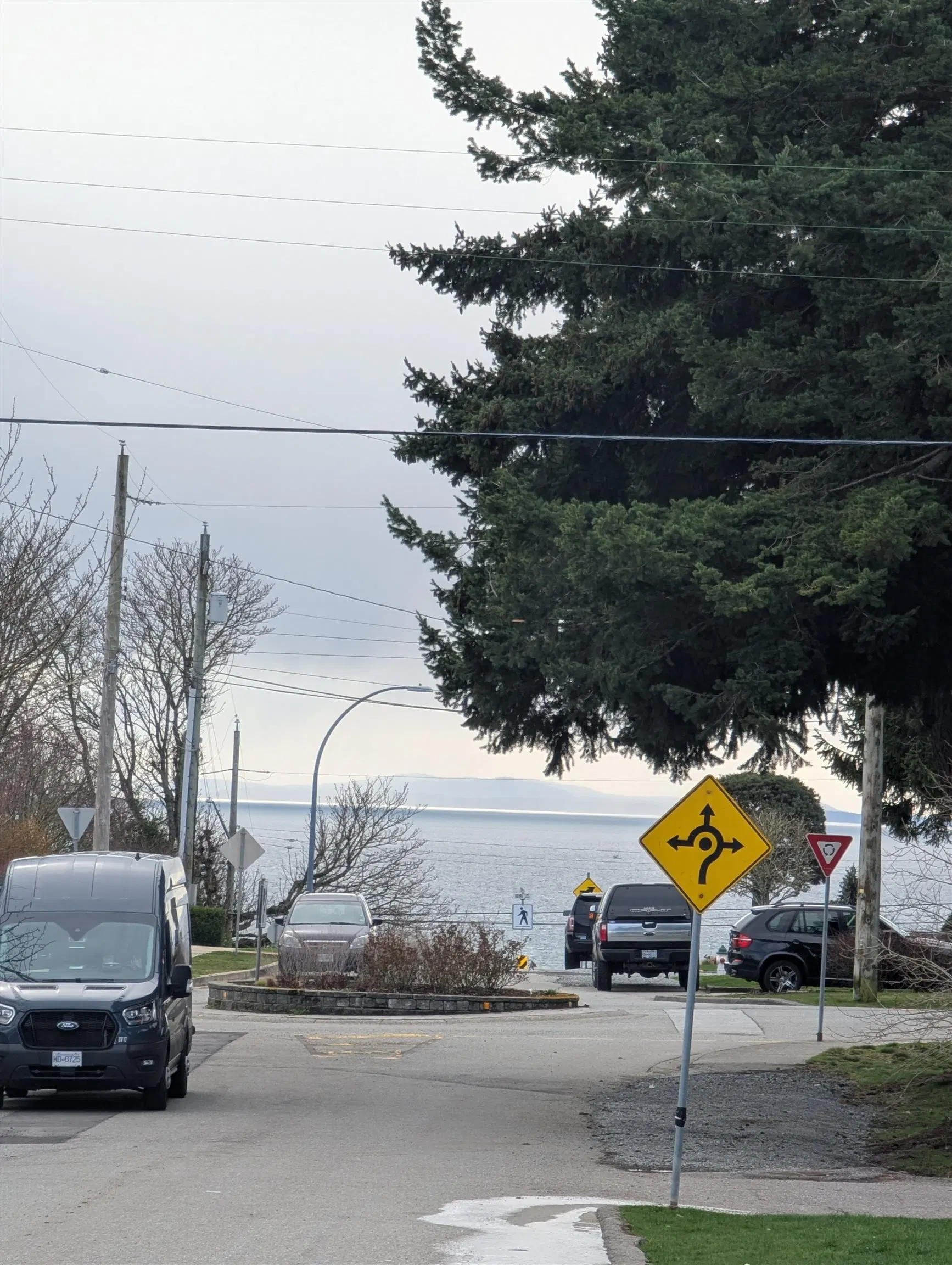 Photo 3 of 6 at 15482 Semiahmoo Avenue